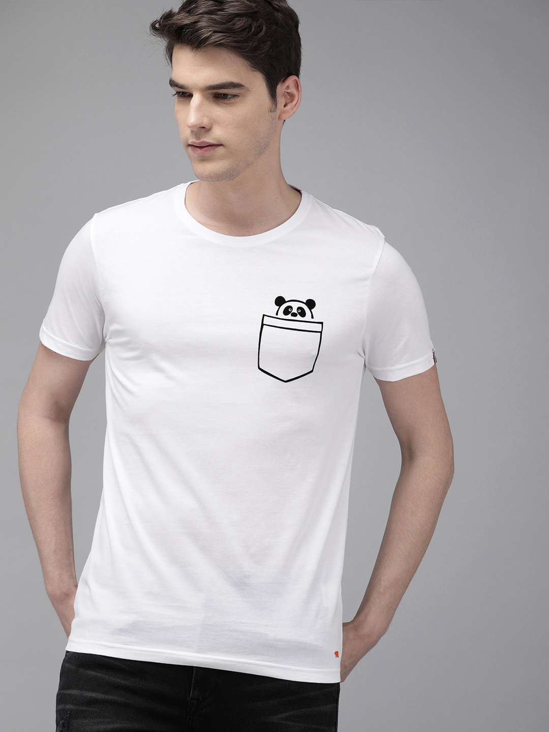 THE BEAR HOUSE Men White Slim Fit Solid Round Neck Pure Cotton T-shirt With Applique Detailing
THE BEAR HOUSE Men White Slim Fit Solid Round Neck Pure Cotton T-shirt With Applique Detailing