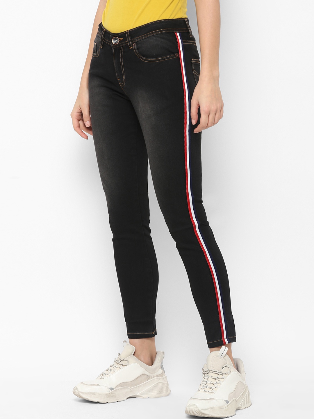 Urbano Fashion Women Charcoal Black Skinny Fit Low-Rise Clean Look Stretchable Jeans
Urbano Fashion Women Charcoal Black Skinny Fit Low-Rise Clean Look Stretchable Jeans