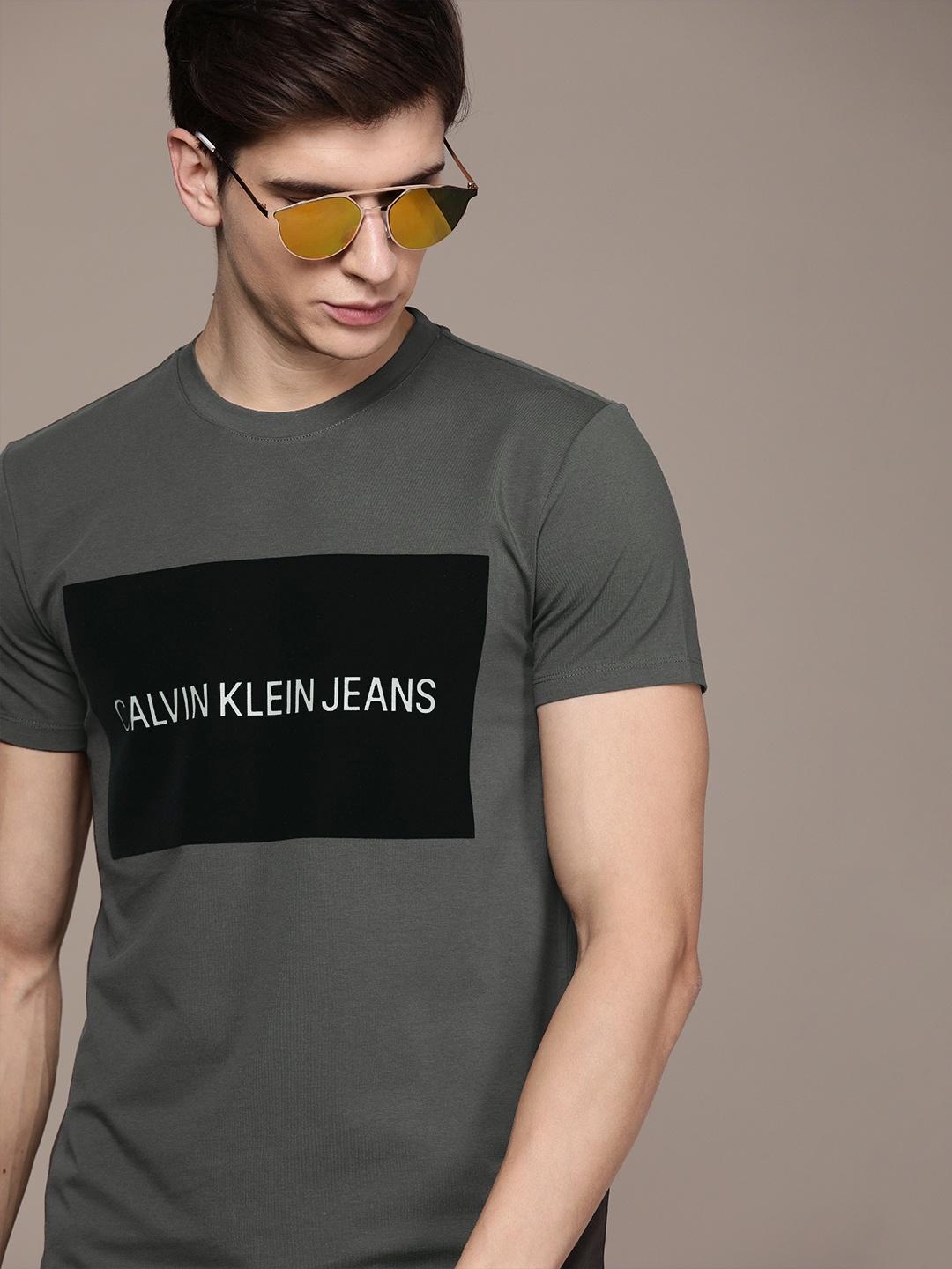 Calvin Klein Jeans Men Olive Green Printed Slim Fit Round Neck T-shirt With Velvet Detail
Calvin Klein Jeans Men Olive Green Printed Slim Fit Round Neck T-shirt With Velvet Detail