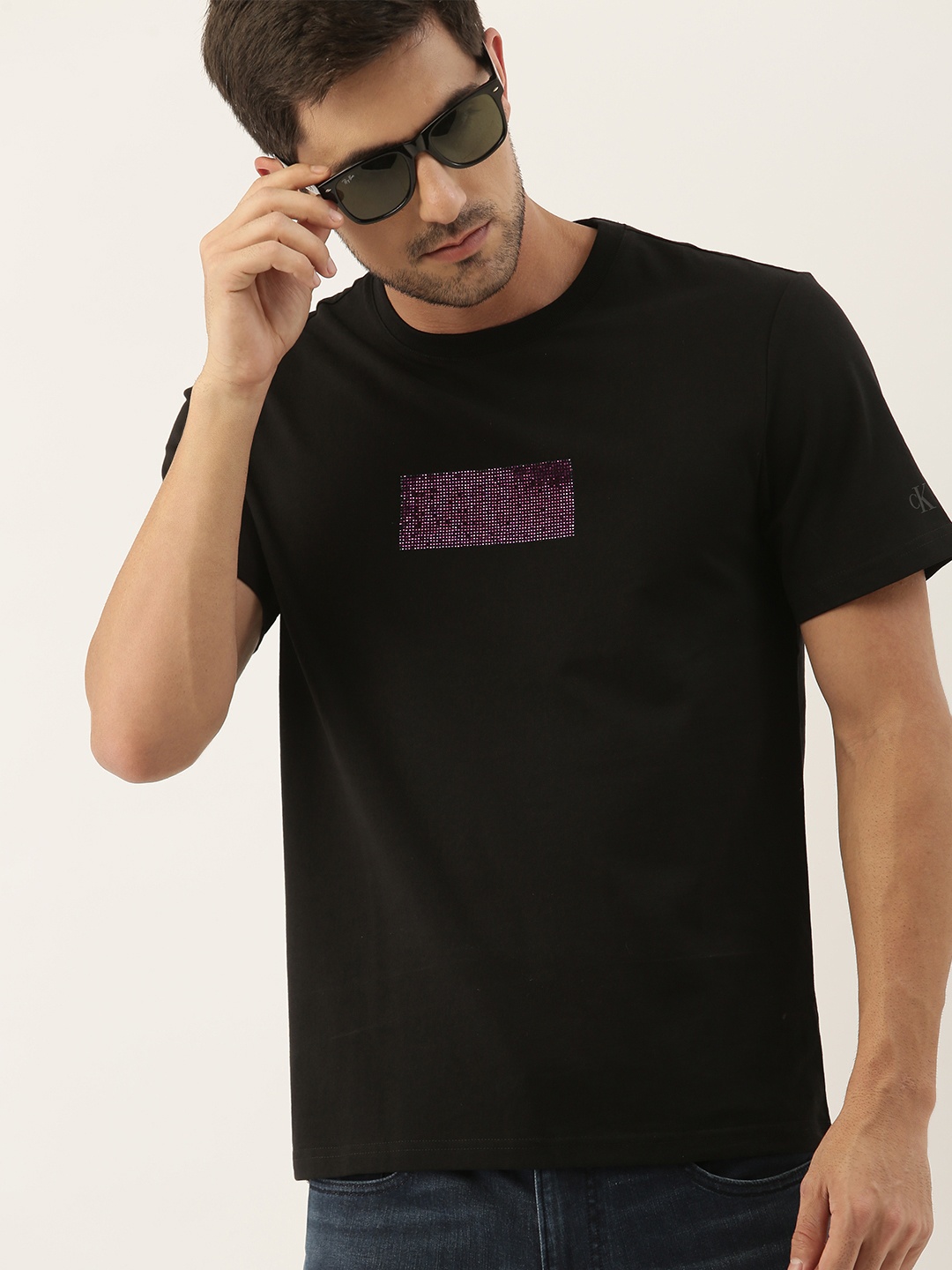 Calvin Klein Jeans Men Black Slim Fit Logo Printed Round Neck Pure Cotton T-shirt with Embellishments
Calvin Klein Jeans Men Black Slim Fit Logo Printed Round Neck Pure Cotton T-shirt with Embellishments