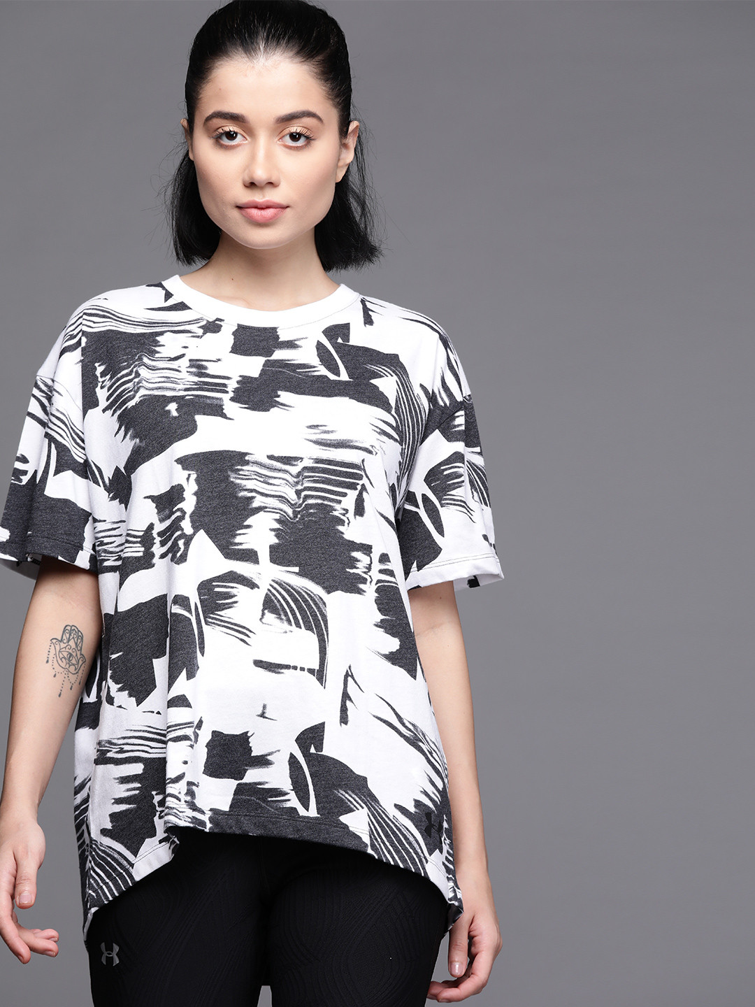 UNDER ARMOUR Women White & Charcoal Grey Loose Fit Logo Print Live T-shirt, Black
UNDER ARMOUR Women White & Charcoal Grey Loose Fit Logo Print Live T-shirt, Black