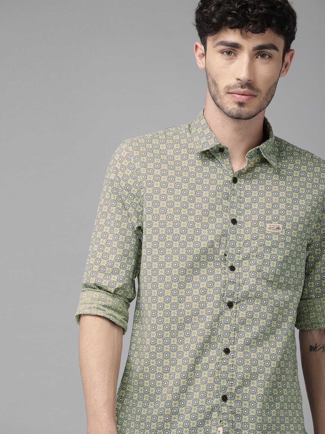U.S. Polo Assn. Denim Co. Men Olive Green & Blue Slim Fit Printed Pure Cotton Casual Shirt
U.S. Polo Assn. Denim Co. Men Olive Green & Blue Slim Fit Printed Pure Cotton Casual Shirt