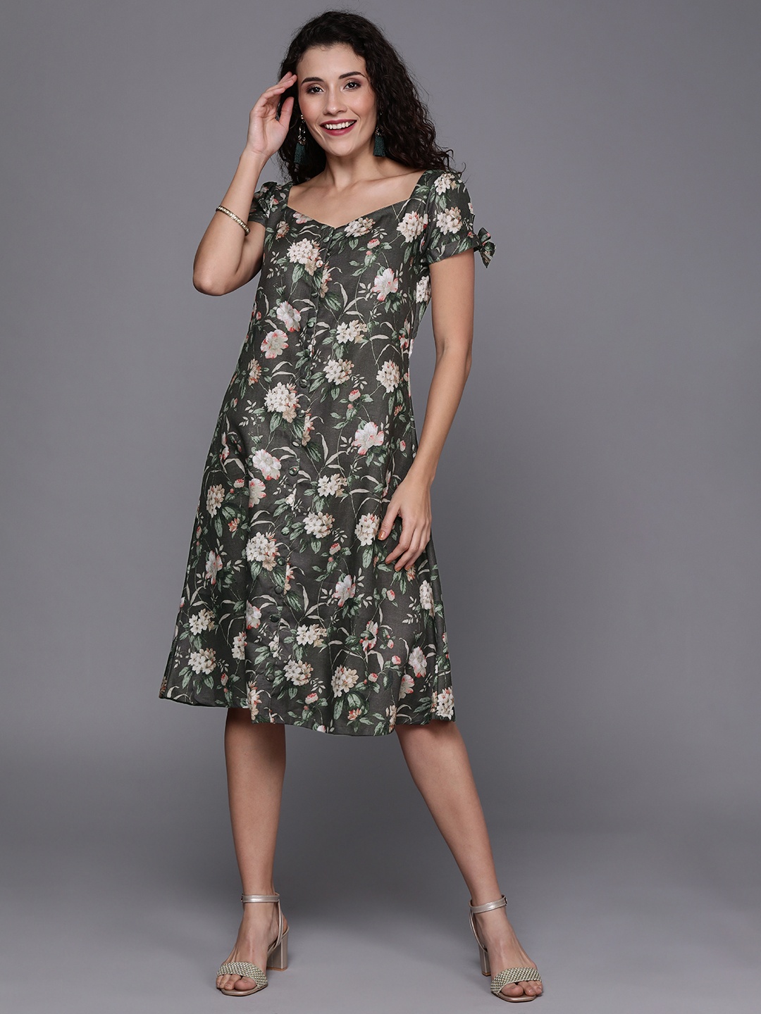 Ethnovog Women Charcoal Grey Green Floral Printed Made To Measure A-Line Dress
Ethnovog Women Charcoal Grey Green Floral Printed Made To Measure A-Line Dress