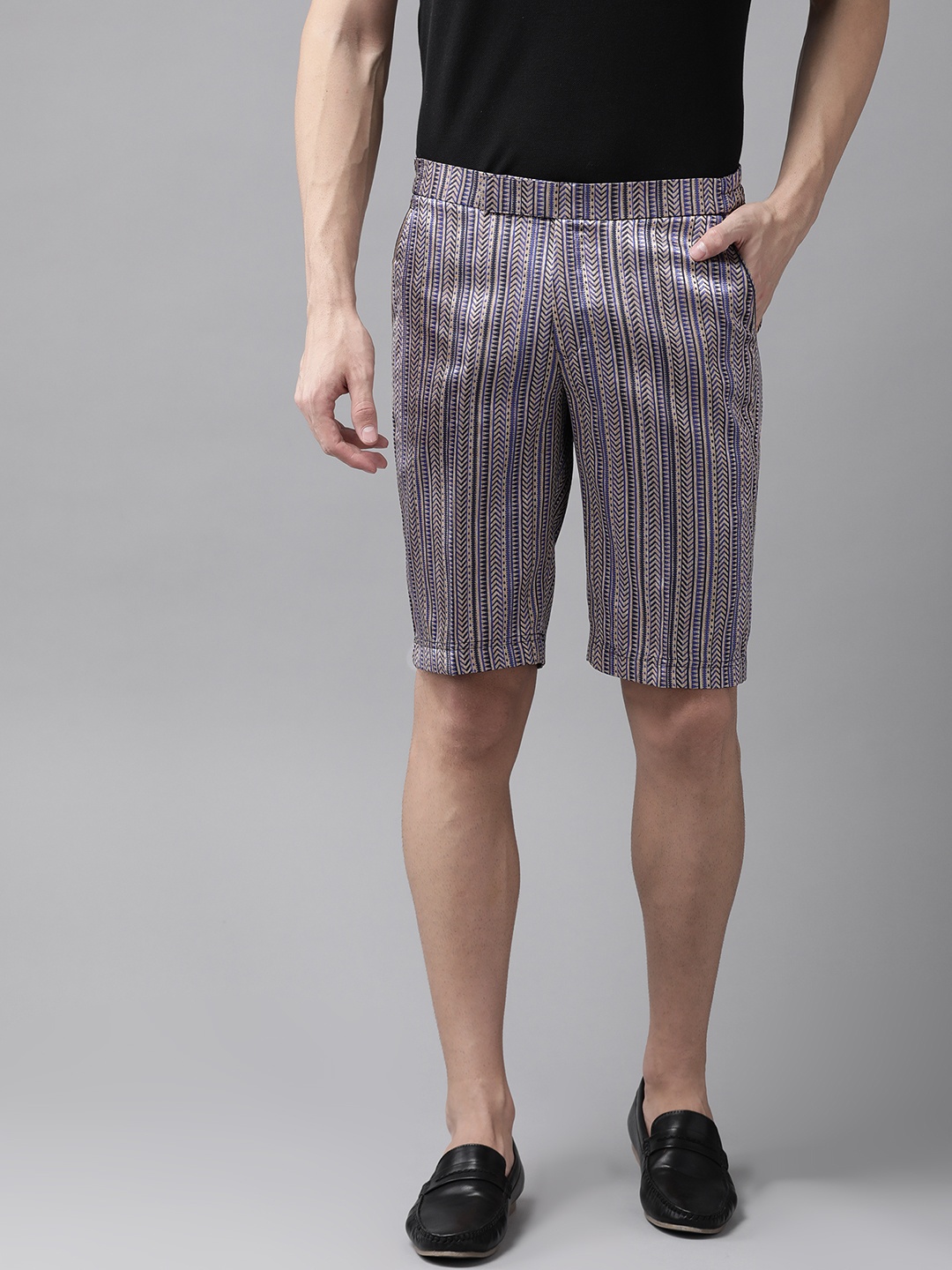 Shaftesbury London Men Golden & Blue Self-Design Slim Fit Low-Rise Chino Shorts, Gold
Shaftesbury London Men Golden & Blue Self-Design Slim Fit Low-Rise Chino Shorts, Gold