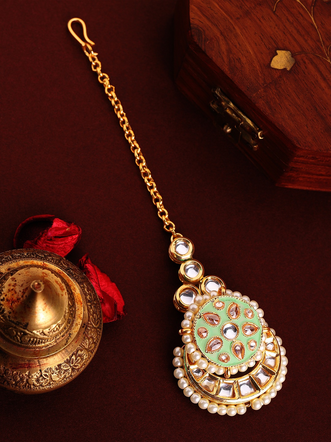 Rubans 22K Gold-Plated White & Green Enamelled Kundan-Studded Handcrafted Maang Tikka
Rubans 22K Gold-Plated White & Green Enamelled Kundan-Studded Handcrafted Maang Tikka