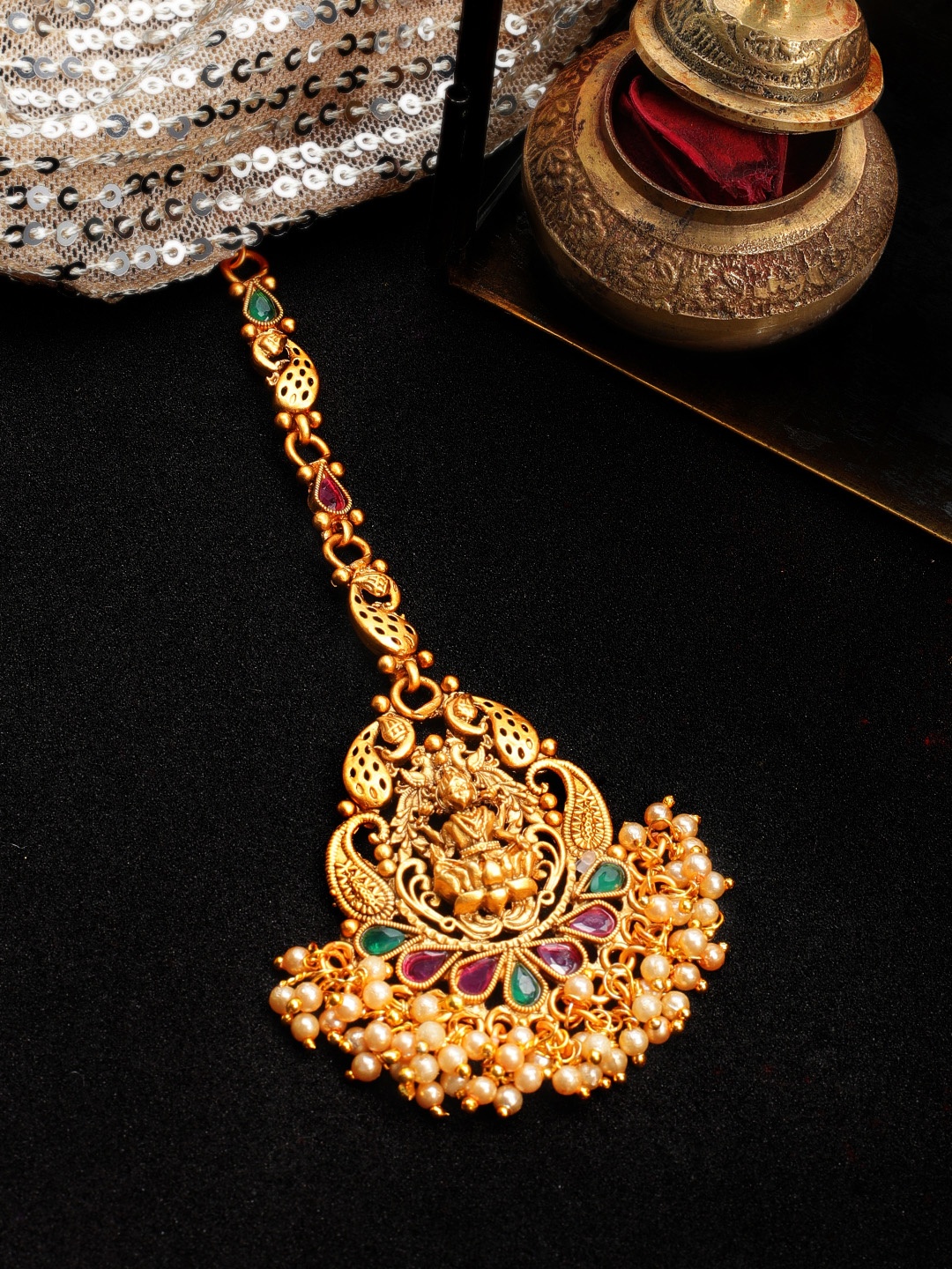 Rubans 22K Gold-Plated Red & Green Stone-Studded Beaded Handcrafted Temple Maang Tikka
Rubans 22K Gold-Plated Red & Green Stone-Studded Beaded Handcrafted Temple Maang Tikka