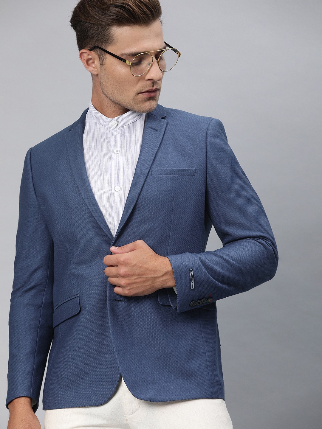 Louis Philippe Sport Men Navy Blue Super Slim Solid Single Breasted Smart Casual Blazer
Louis Philippe Sport Men Navy Blue Super Slim Solid Single Breasted Smart Casual Blazer