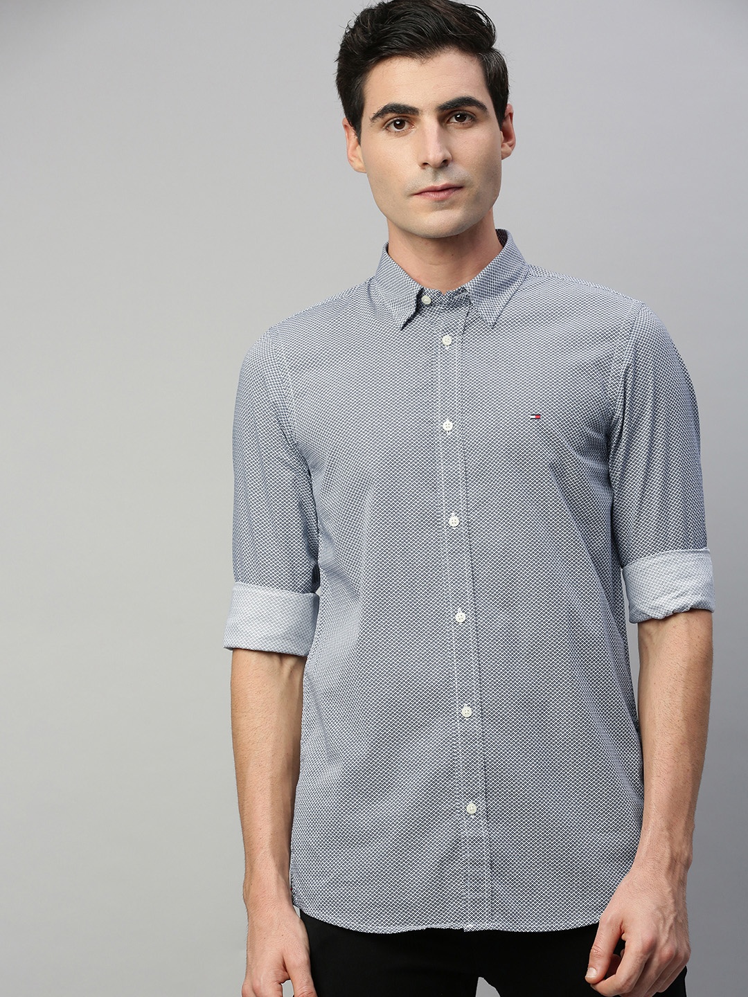 Tommy Hilfiger Men Navy Blue & White Slim Fit Micro Ditsy Floral Printed Casual Shirt
Tommy Hilfiger Men Navy Blue & White Slim Fit Micro Ditsy Floral Printed Casual Shirt