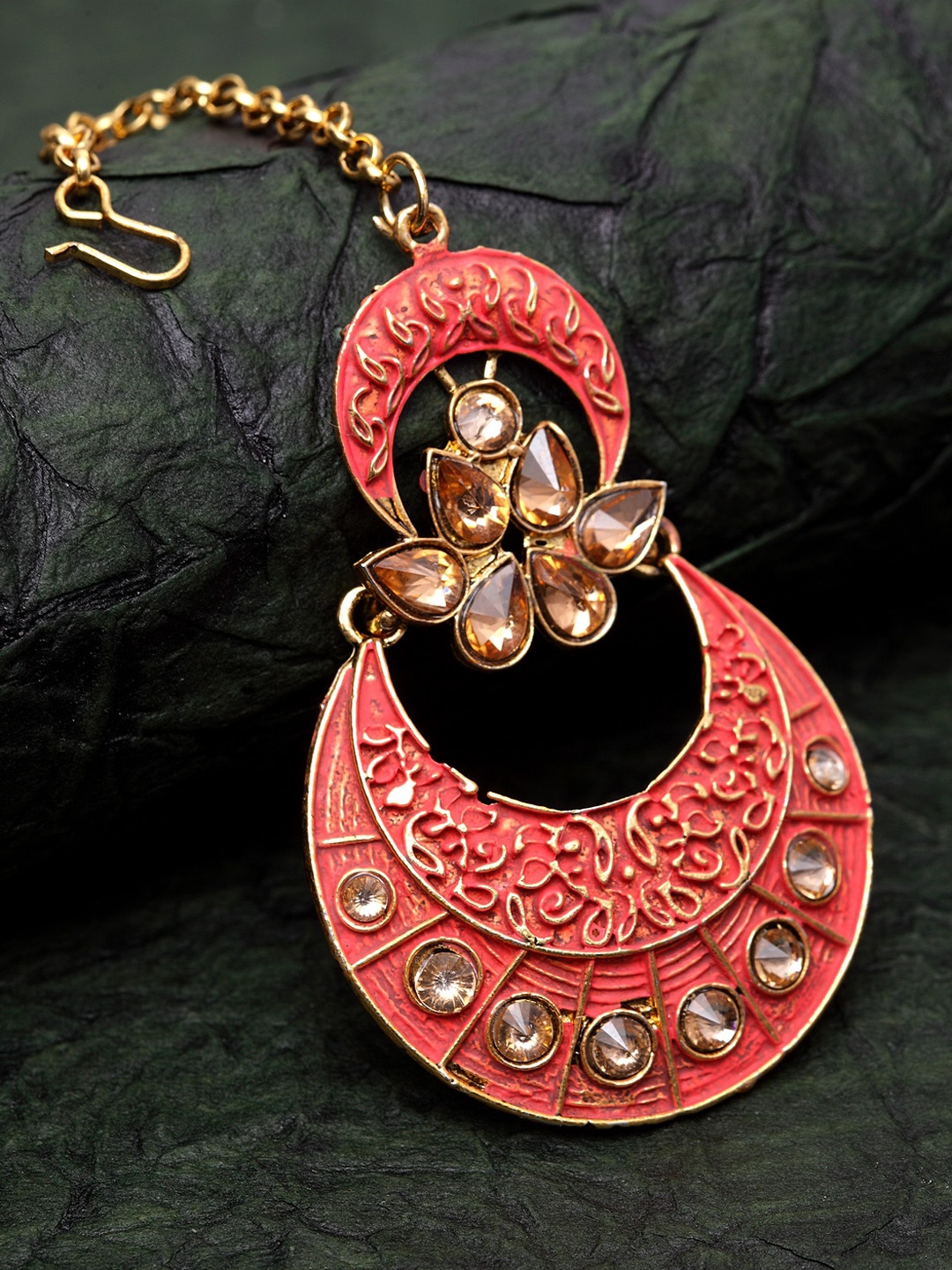 ANIKAS CREATION Gold-Plated & Pink Stone Studded Enameled Hand Painted Traditional Maang Tikka
ANIKAS CREATION Gold-Plated & Pink Stone Studded Enameled Hand Painted Traditional Maang Tikka
