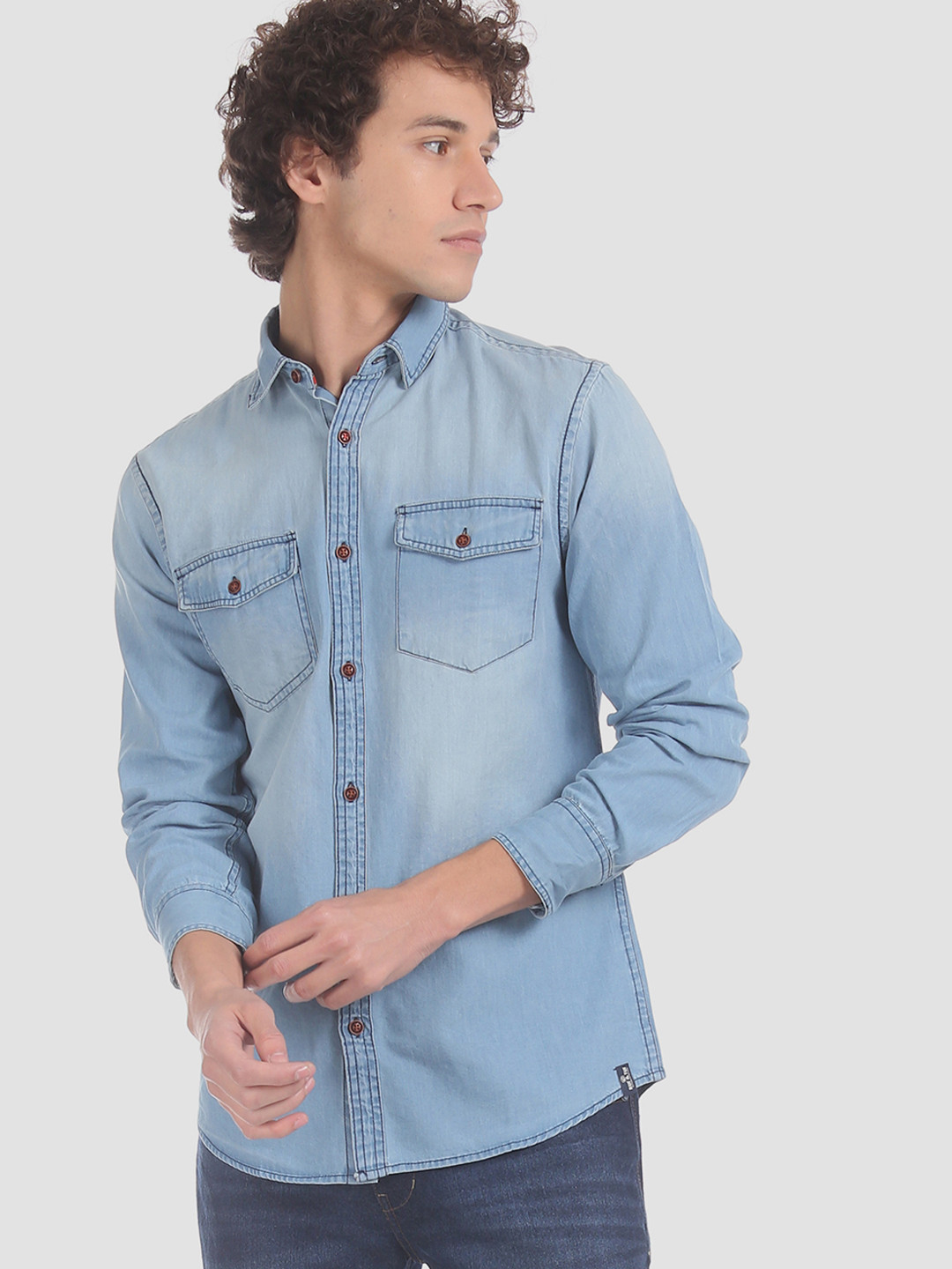 RUF & TUF Men Blue Slim Fit Faded Casual Denim Shirt 
RUF & TUF Men Blue Slim Fit Faded Casual Denim Shirt