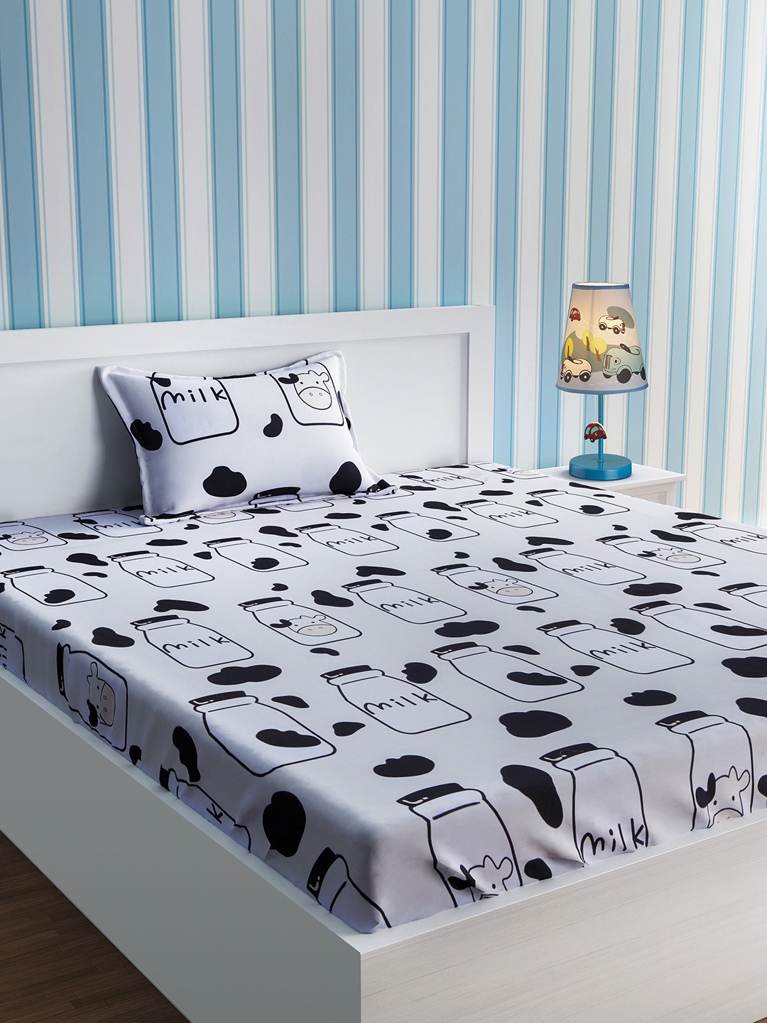 URBAN DREAM Kids Off White & Black Printed 210 TC 1 Single Bedsheet with 1 Pillow Cover
URBAN DREAM Kids Off White & Black Printed 210 TC 1 Single Bedsheet with 1 Pillow Cover