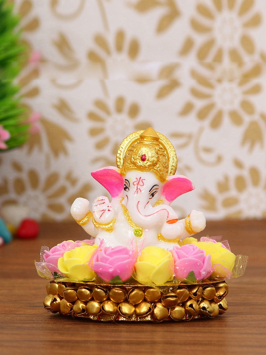 eCraftIndia White & Gold-Toned Handcrafted Lord Ganesha On Decorative Plate With Flowers
eCraftIndia White & Gold-Toned Handcrafted Lord Ganesha On Decorative Plate With Flowers