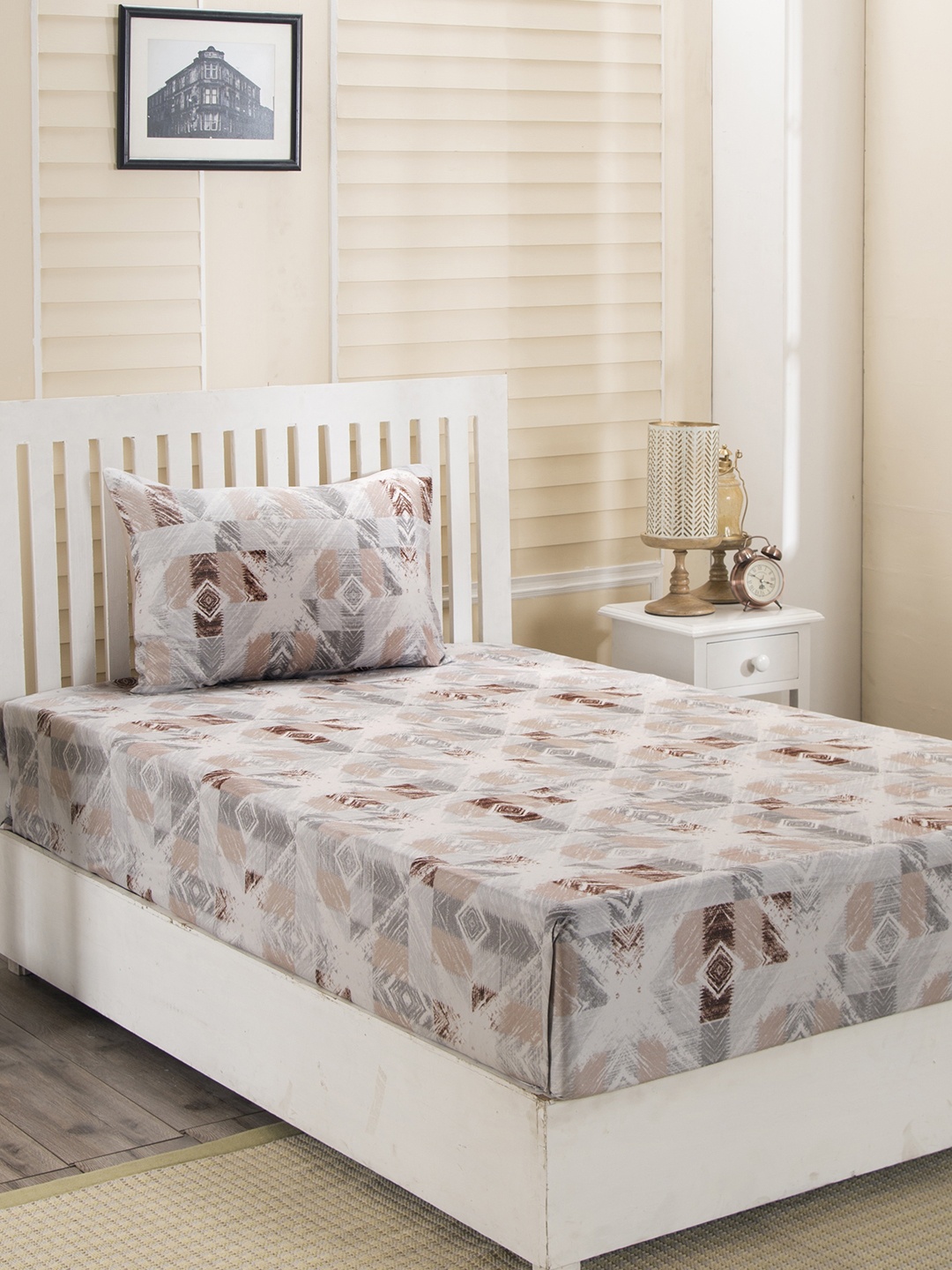 MASPAR Beige & Grey Geometric 210 TC Cotton 1 Single Bedsheet with 1 Pillow Covers
MASPAR Beige & Grey Geometric 210 TC Cotton 1 Single Bedsheet with 1 Pillow Covers