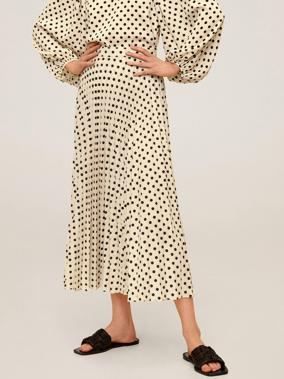 MANGO Women Cream-Coloured & Black Polka Dots Print Accordion Pleats A-Line Skirt
MANGO Women Cream-Coloured & Black Polka Dots Print Accordion Pleats A-Line Skirt