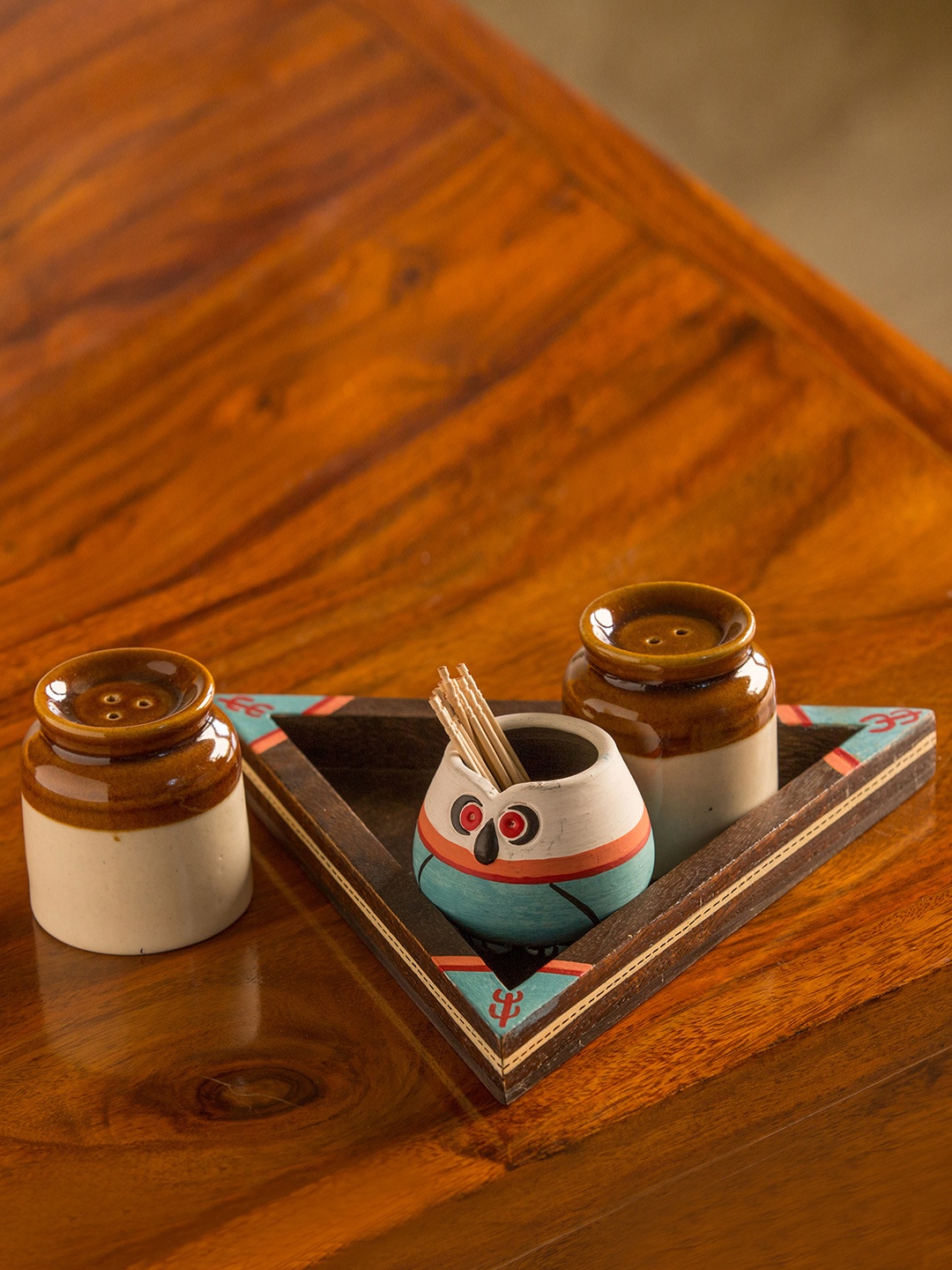 ExclusiveLane Brown Desert Owl-Jar Salt & Pepper Shaker Set with Toothpick Holder Tray
ExclusiveLane Brown Desert Owl-Jar Salt & Pepper Shaker Set with Toothpick Holder Tray