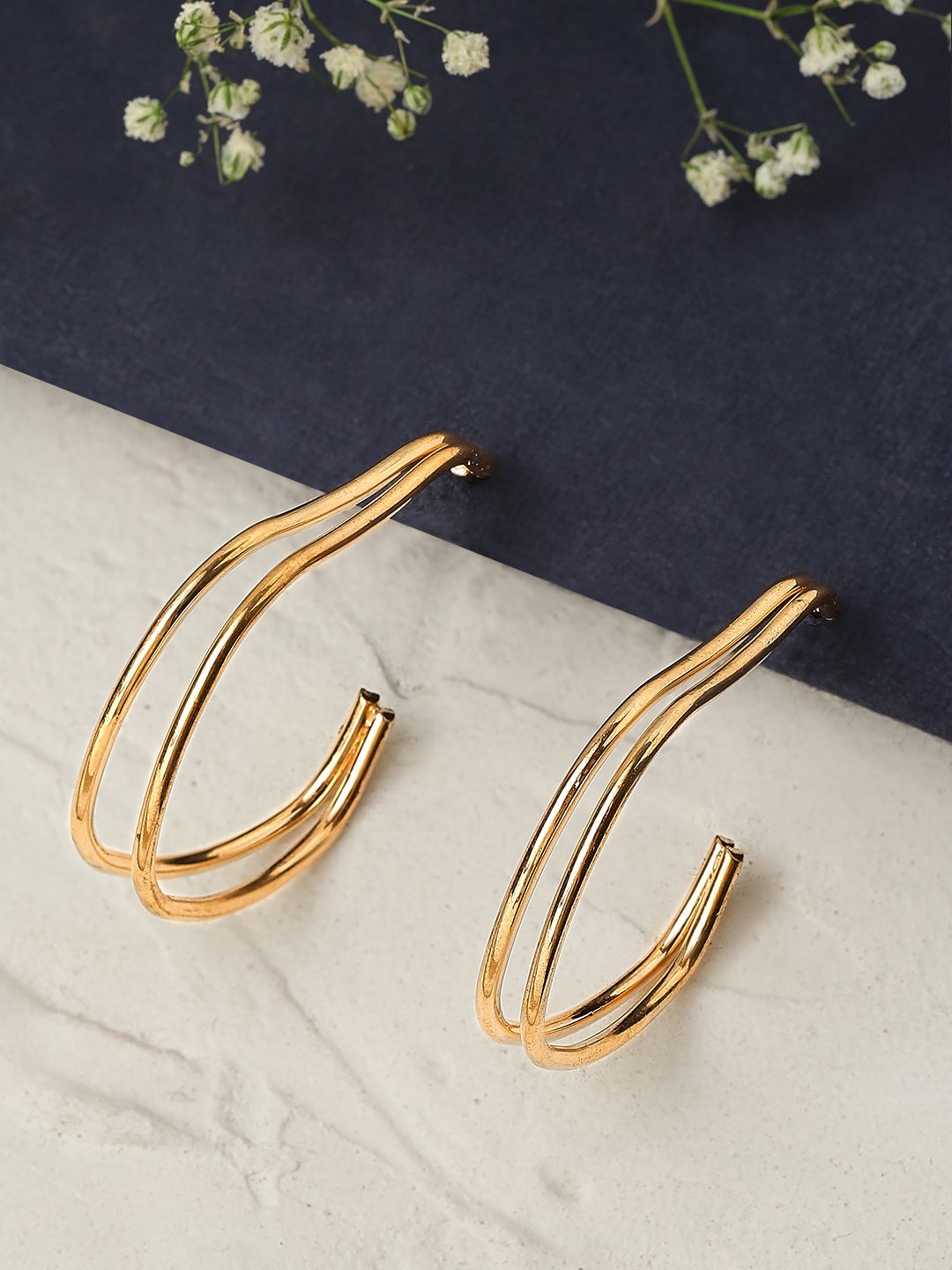 TOKYO TALKIES X rubans FASHION ACCESSORIES Gold-Toned Crescent Shaped Half Hoop Earrings
TOKYO TALKIES X rubans FASHION ACCESSORIES Gold-Toned Crescent Shaped Half Hoop Earrings