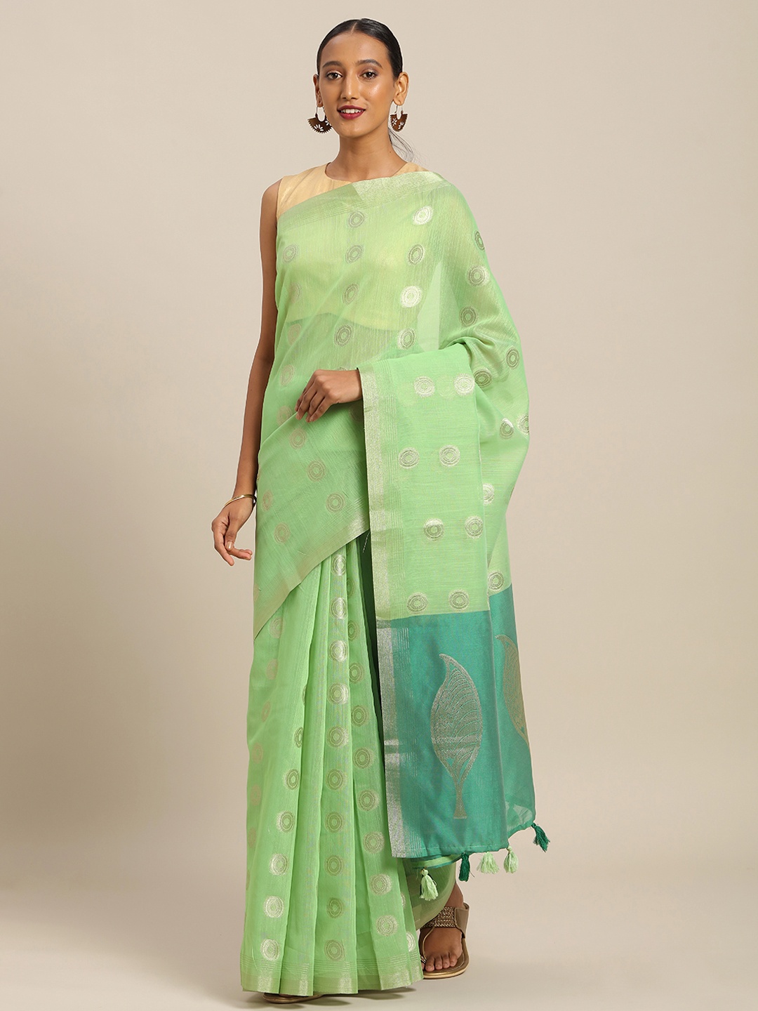 SANGAM PRINTS Green & Silver-Toned Linen Blend Woven Design Handloom Kota Saree
SANGAM PRINTS Green & Silver-Toned Linen Blend Woven Design Handloom Kota Saree