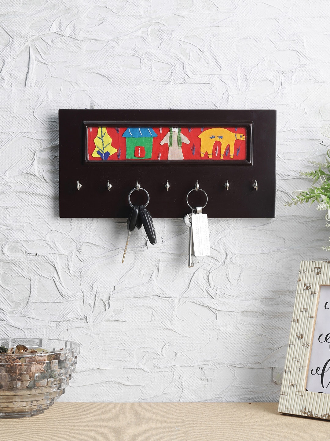VarEesha Brown & Red Patchwork Handcrafted Wall Mounting Horizontal Wooden Key Holder
VarEesha Brown & Red Patchwork Handcrafted Wall Mounting Horizontal Wooden Key Holder