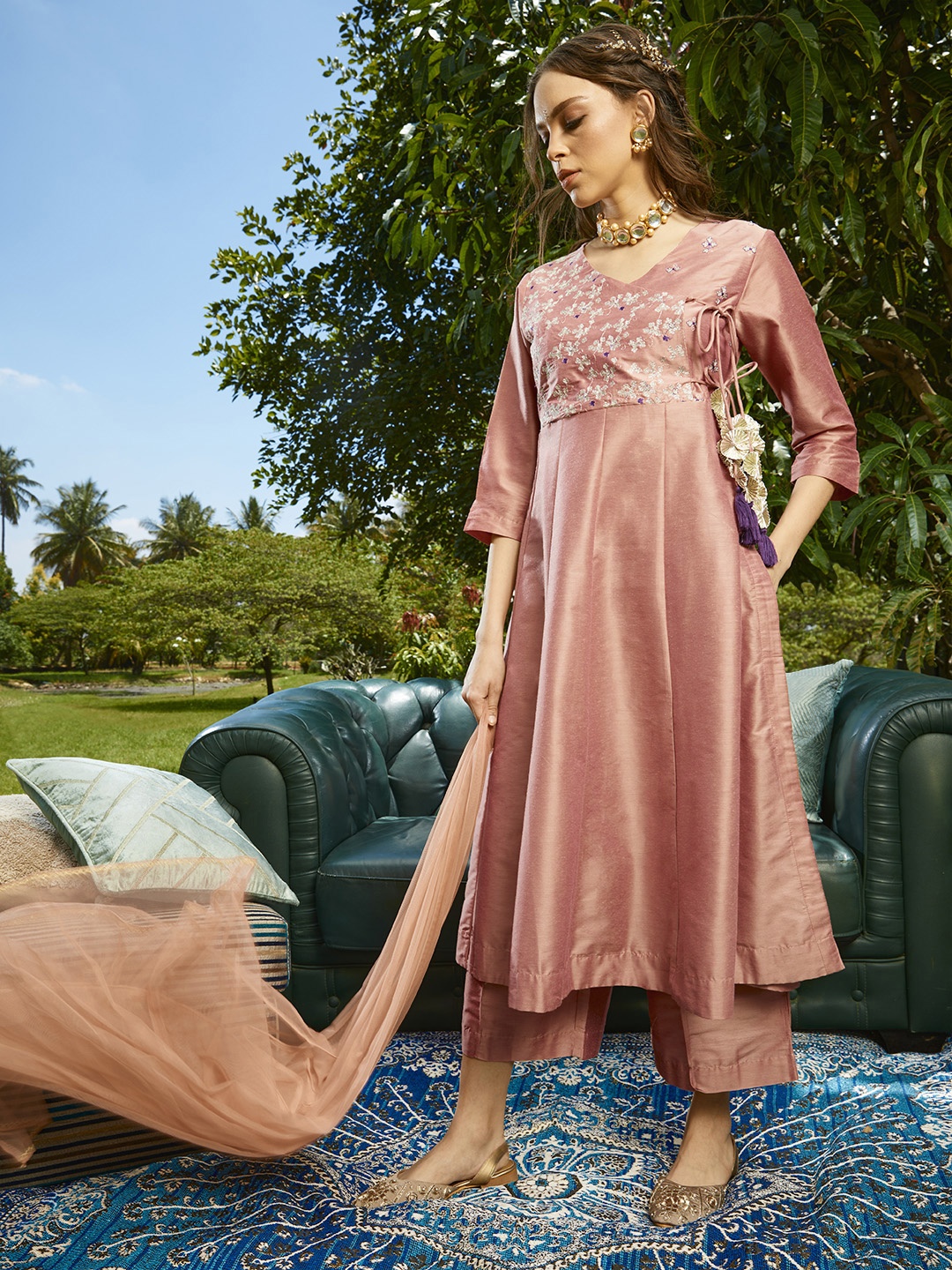 Sangria Women Peach-Coloured & Golden Zari Embroidered Angrakha Kurta Palazzo Dupatta Set
Sangria Women Peach-Coloured & Golden Zari Embroidered Angrakha Kurta Palazzo Dupatta Set