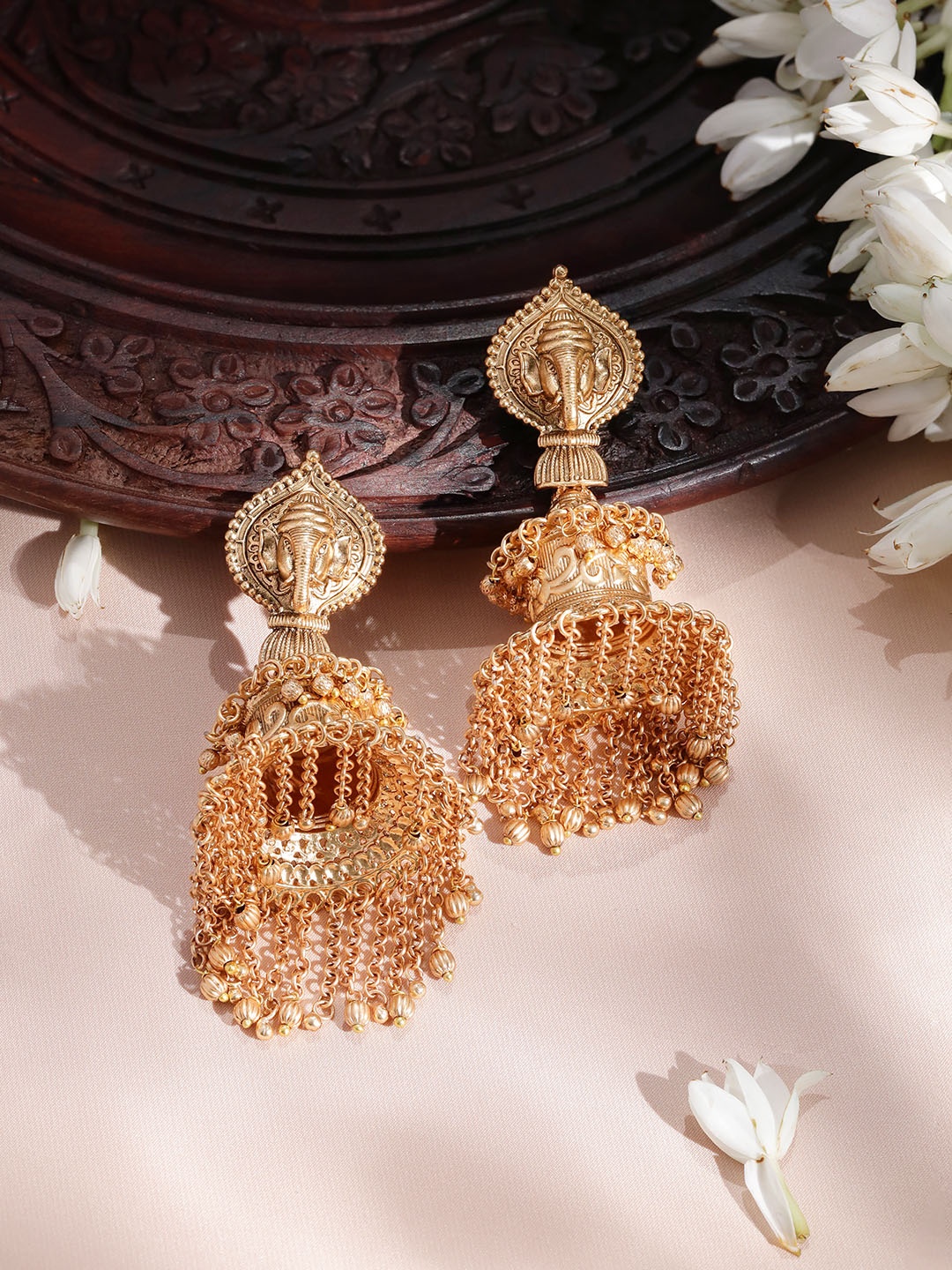 Rubans Divine 22K Gold Plated Ganesh Motif Dome Shaped Traditional Temple Jhumka Earrings
Rubans Divine 22K Gold Plated Ganesh Motif Dome Shaped Traditional Temple Jhumka Earrings