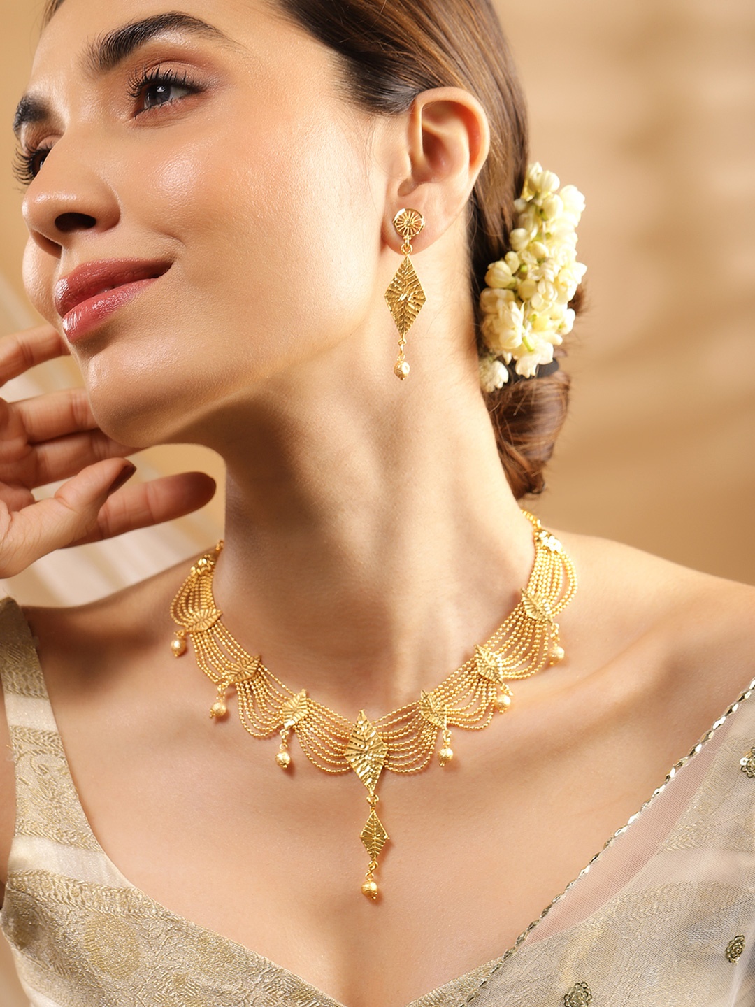 Rubans 22K Gold Plated multilayered Leaf Design Necklace Set with Matching Earrings
Rubans 22K Gold Plated multilayered Leaf Design Necklace Set with Matching Earrings
