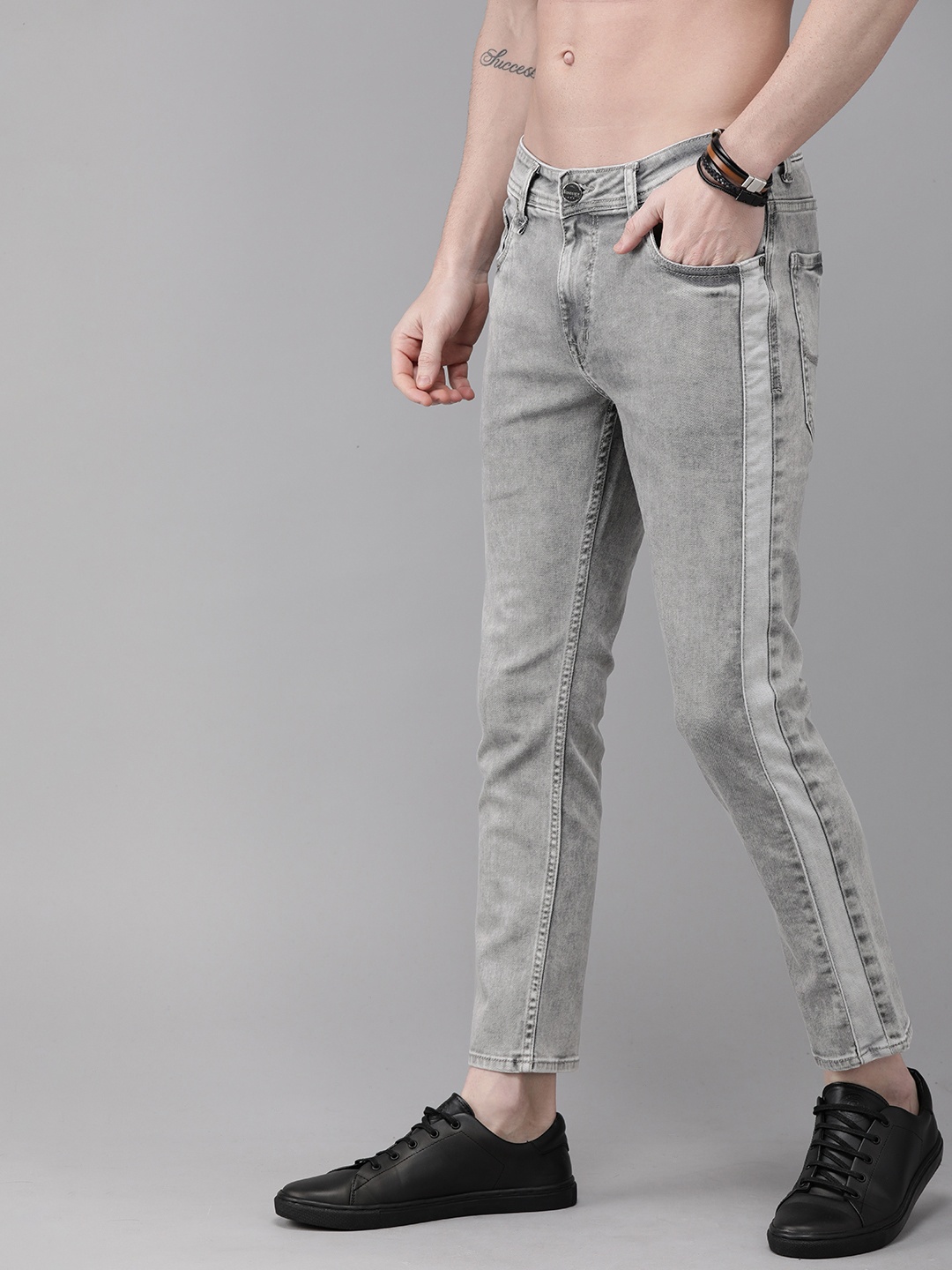 Roadster Men Grey Skinny Fit Mid-Rise Clean Look Stretchable Crop Jeans with Side Stripes
Roadster Men Grey Skinny Fit Mid-Rise Clean Look Stretchable Crop Jeans with Side Stripes
