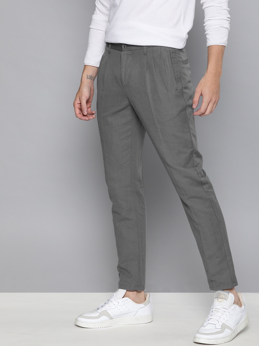 Mast & Harbour Men Charcoal Grey Slim Fit Solid Regular Pleated Linen Cotton Trousers
Mast & Harbour Men Charcoal Grey Slim Fit Solid Regular Pleated Linen Cotton Trousers