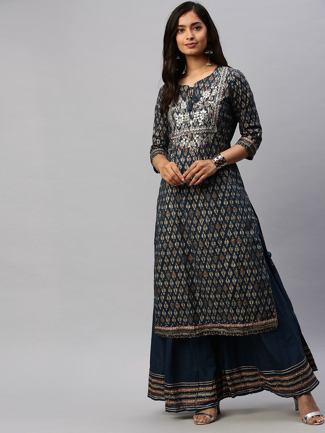 Ishin Women Navy Blue & Gold-Coloured Printed Gotta Patti Embroidered Kurta with Palazzos
Ishin Women Navy Blue & Gold-Coloured Printed Gotta Patti Embroidered Kurta with Palazzos