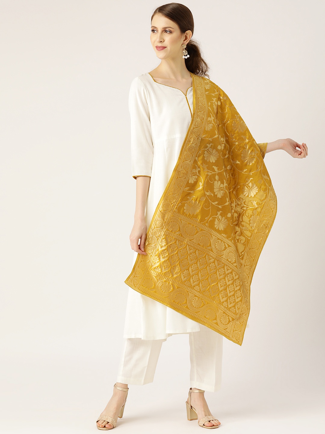 Shae by SASSAFRAS Women Off-White & Mustard Yellow Kurta with Trousers & Brocade Dupatta
Shae by SASSAFRAS Women Off-White & Mustard Yellow Kurta with Trousers & Brocade Dupatta