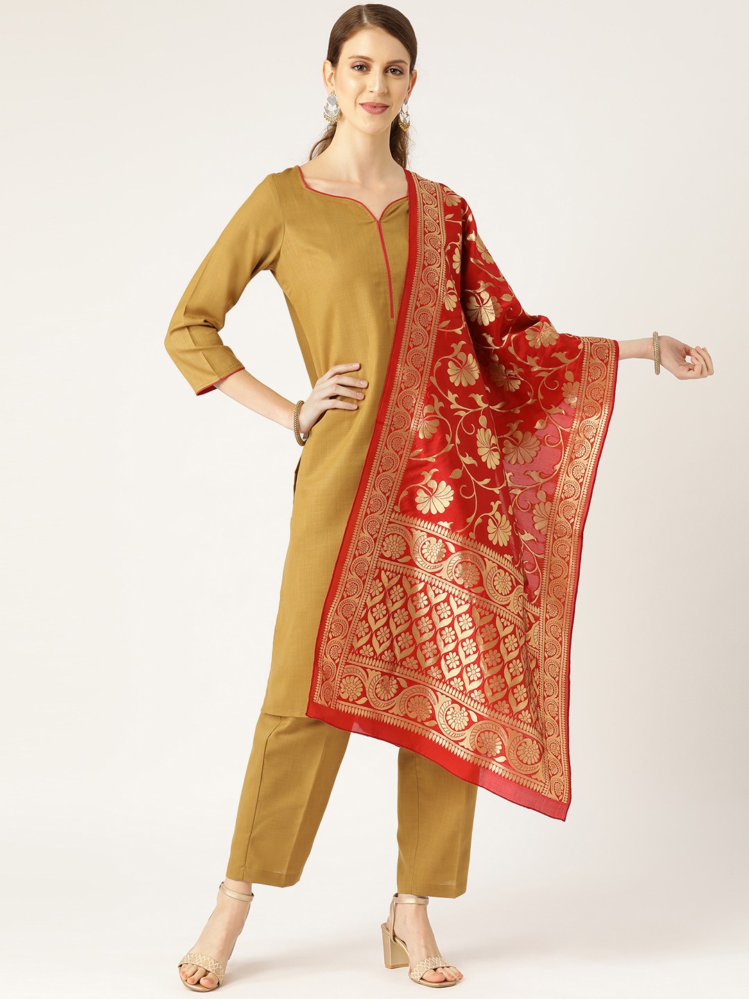 Shae by SASSAFRAS Women Mustard Brown & Red Solid Kurta with Trousers & Brocade Dupatta
Shae by SASSAFRAS Women Mustard Brown & Red Solid Kurta with Trousers & Brocade Dupatta