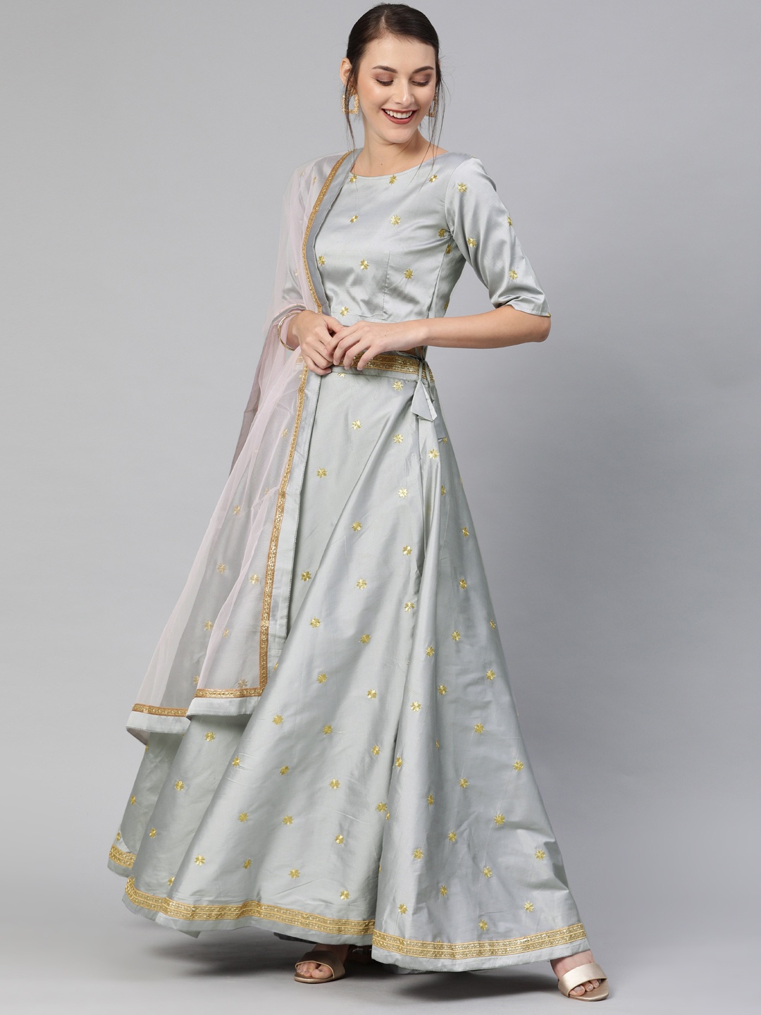 Mitera Grey & Gold-Toned Embroidered Semi-Stitched Lehenga & Unstitched Blouse with Dupatta
Mitera Grey & Gold-Toned Embroidered Semi-Stitched Lehenga & Unstitched Blouse with Dupatta
