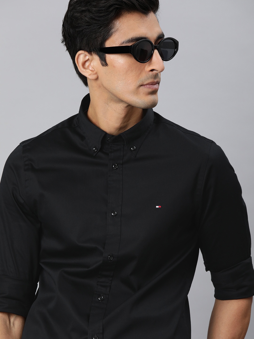Tommy Hilfiger Men Black Slim Fit Solid Casual Shirt