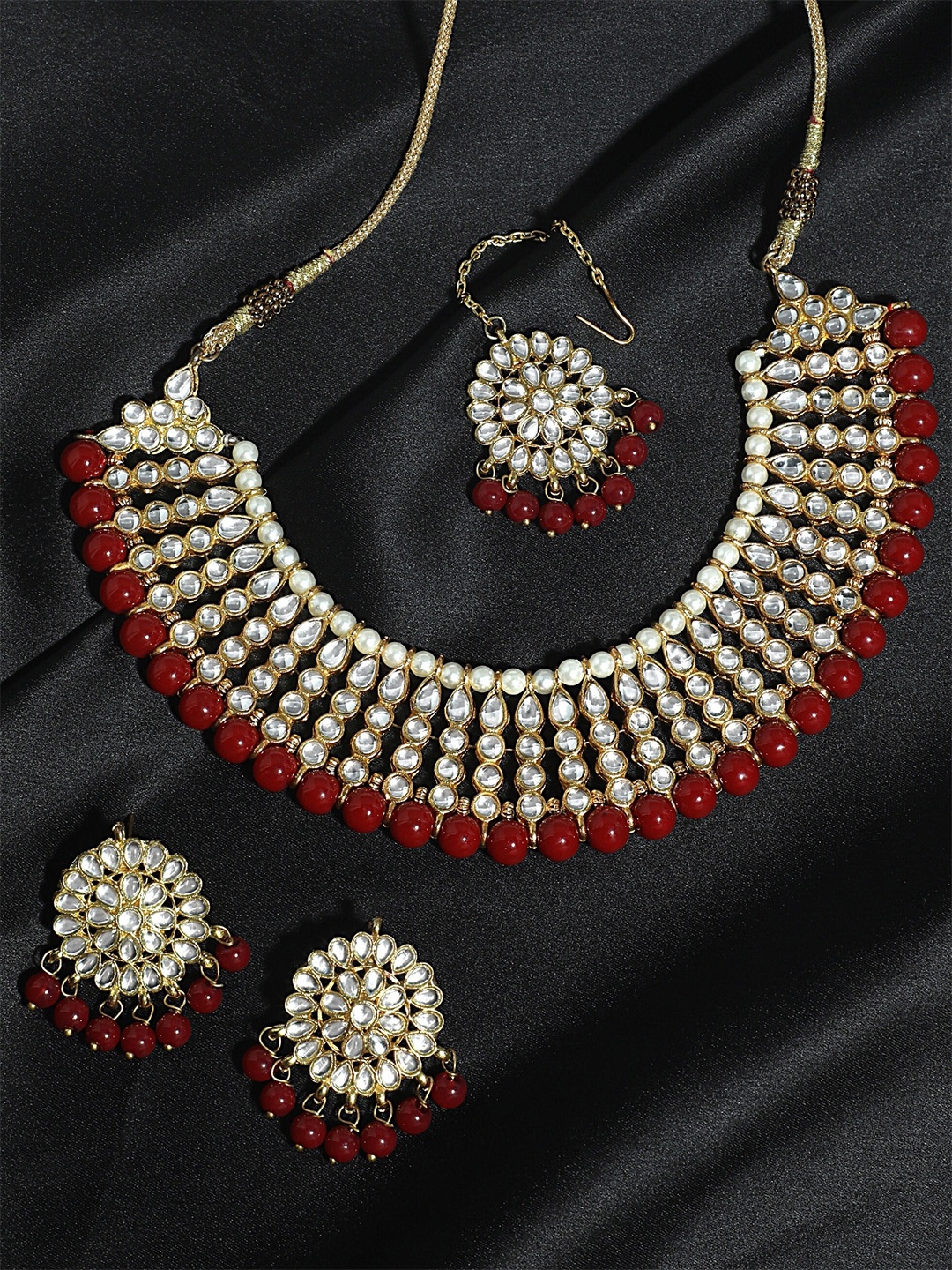 KARATCART Gold-Plated Maroon & Off-White Kundan-Studded & Beaded Handcrafted Jewellery Set
KARATCART Gold-Plated Maroon & Off-White Kundan-Studded & Beaded Handcrafted Jewellery Set