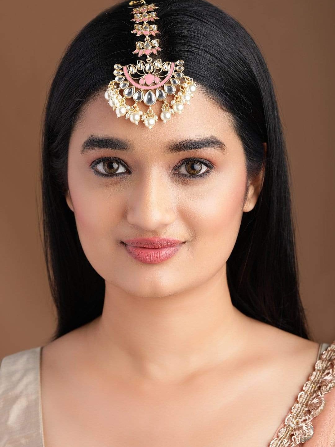 Rubans Gold-Plated White & Pink Kundan-Studded Pearl Embellished Enamelled Maang Tikka
Rubans Gold-Plated White & Pink Kundan-Studded Pearl Embellished Enamelled Maang Tikka