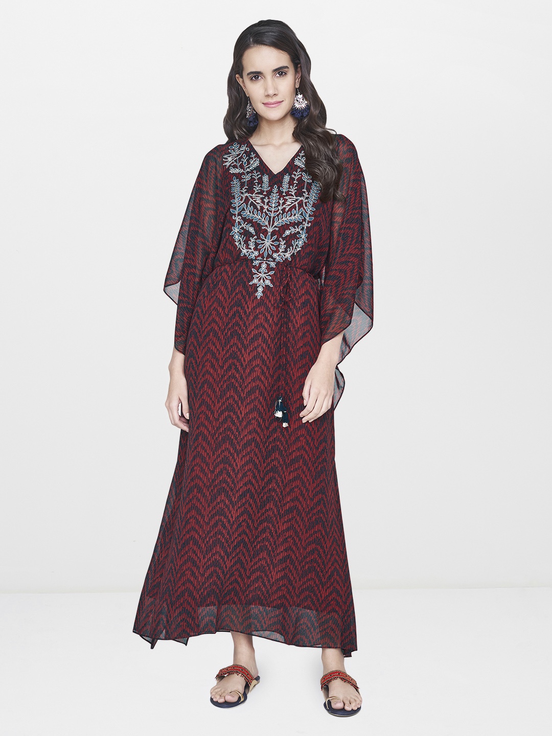 Global Desi Women Maroon & Navy Blue Embroidered Kimono Sleeved Maxi Dress with Tie-Ups
Global Desi Women Maroon & Navy Blue Embroidered Kimono Sleeved Maxi Dress with Tie-Ups