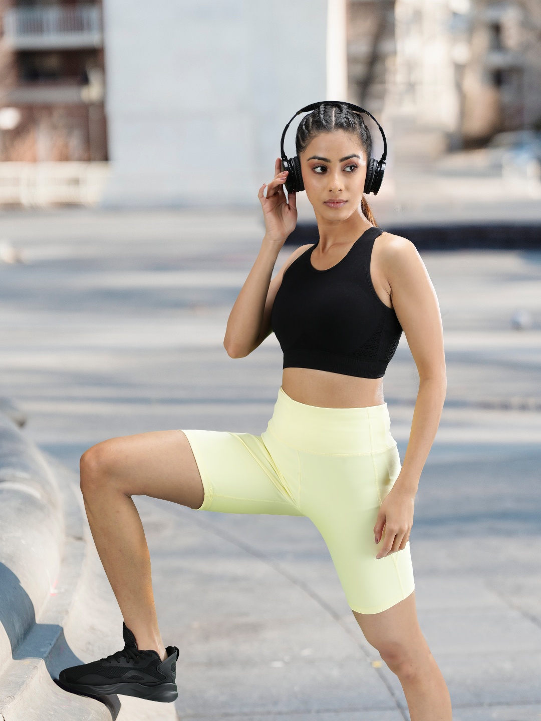HRX by Hrithik Roshan Seamless Non-Wired Lightly Padded Workout Bra HRX-AW20-SK-3716, Black
HRX by Hrithik Roshan Seamless Non-Wired Lightly Padded Workout Bra HRX-AW20-SK-3716, Black