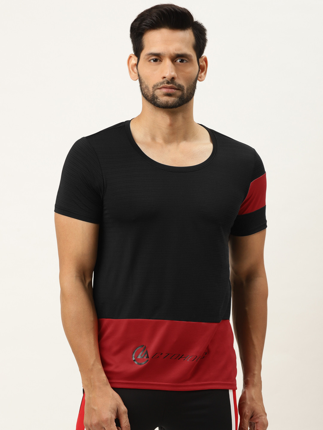 ACTOHOLIC Men Black & Red Colourblocked Round Neck High-Low T-shirt 
ACTOHOLIC Men Black & Red Colourblocked Round Neck High-Low T-shirt