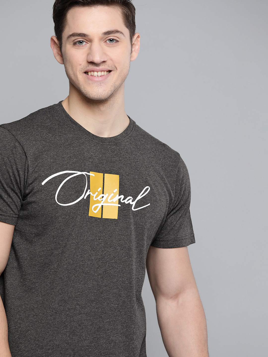 HERE&NOW Men Charcoal Grey Printed Round Neck T-shirt 
HERE&NOW Men Charcoal Grey Printed Round Neck T-shirt