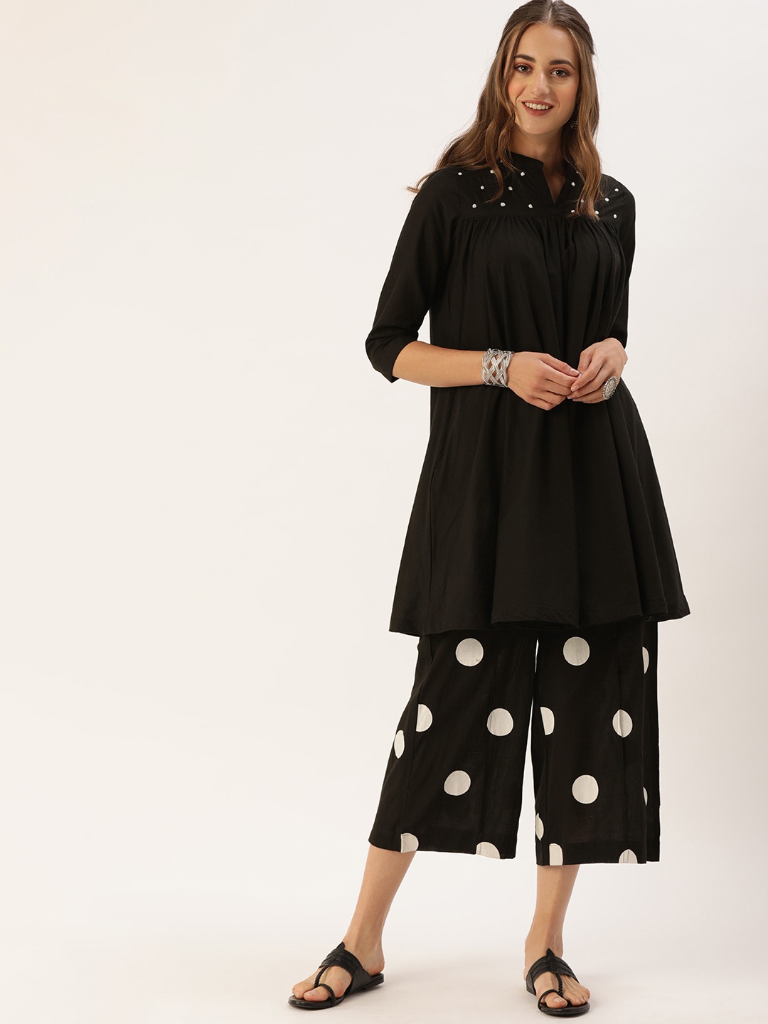 Sangria Women Black & White Solid Pure Cotton Kurta with Polka Dot Print Cropped Palazzos
Sangria Women Black & White Solid Pure Cotton Kurta with Polka Dot Print Cropped Palazzos