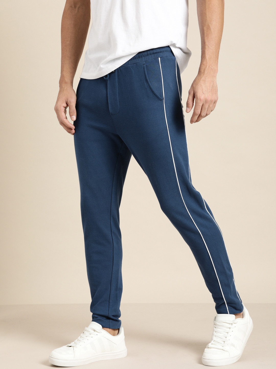 Invictus Indoor Men Navy Blue Solid Track Pants with Side Stripe Detail 
Invictus Indoor Men Navy Blue Solid Track Pants with Side Stripe Detail
