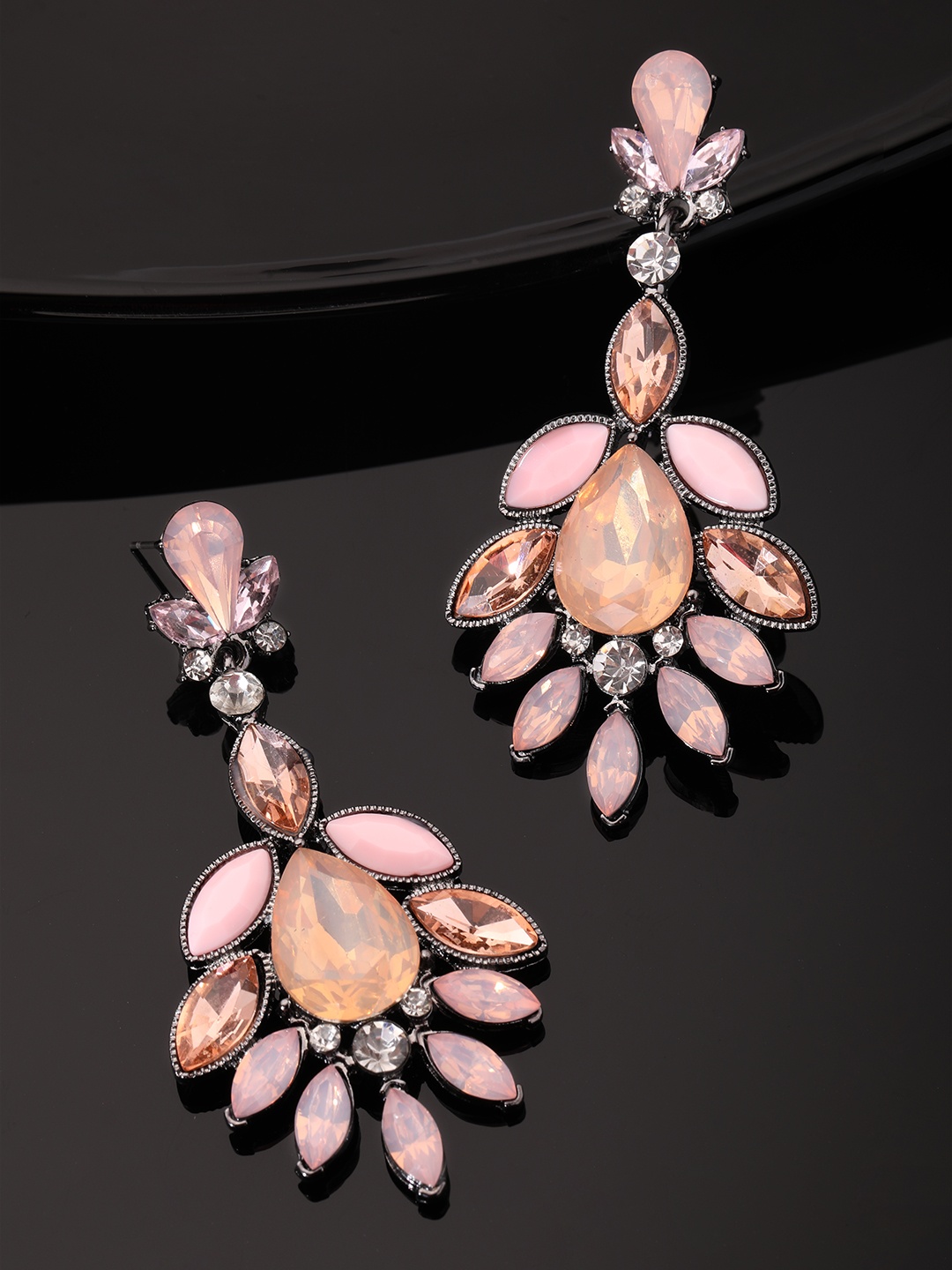 TOKYO TALKIES X rubans FASHION ACCESSORIES Pink Silver-Plated Leaf Shaped Drop Earrings
TOKYO TALKIES X rubans FASHION ACCESSORIES Pink Silver-Plated Leaf Shaped Drop Earrings