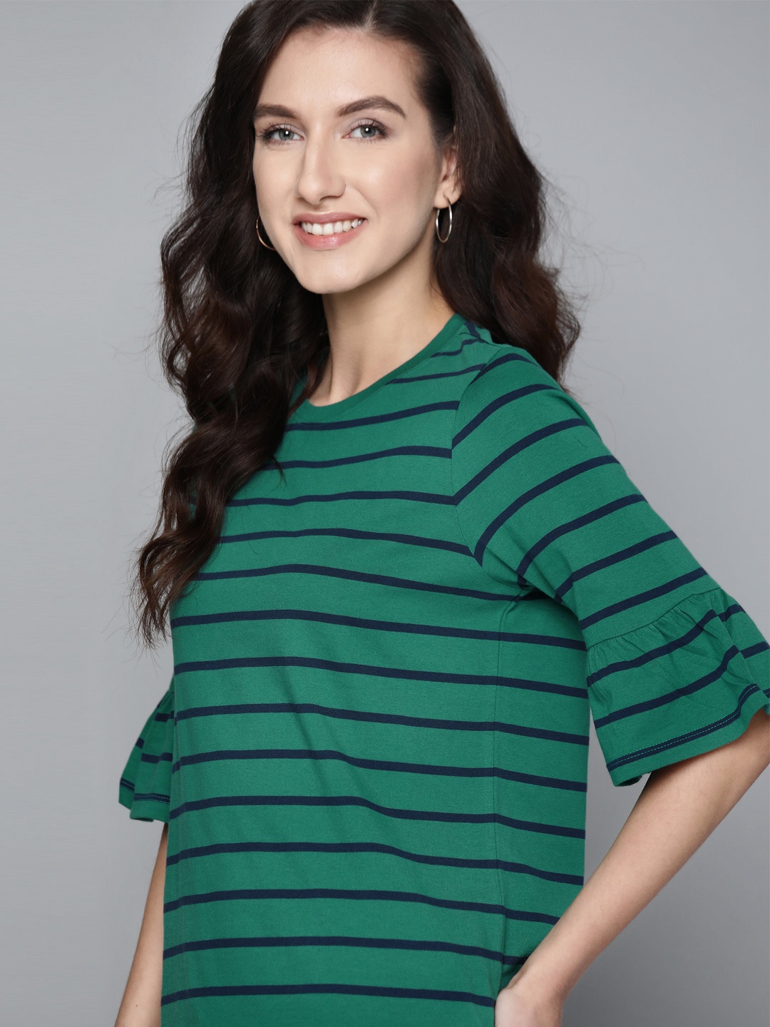 Mast & Harbour Women Green & Navy Blue Pure Cotton Relaxed Fit Bell Sleeved Striped Top
Mast & Harbour Women Green & Navy Blue Pure Cotton Relaxed Fit Bell Sleeved Striped Top