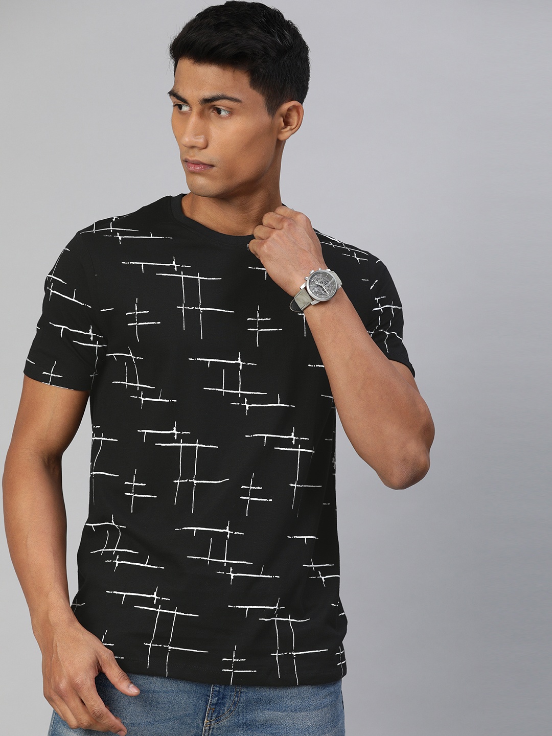 Urbano Fashion Men Black White Slim Fit Geometric Printed Round Neck Pure Cotton T-shirt
Urbano Fashion Men Black White Slim Fit Geometric Printed Round Neck Pure Cotton T-shirt