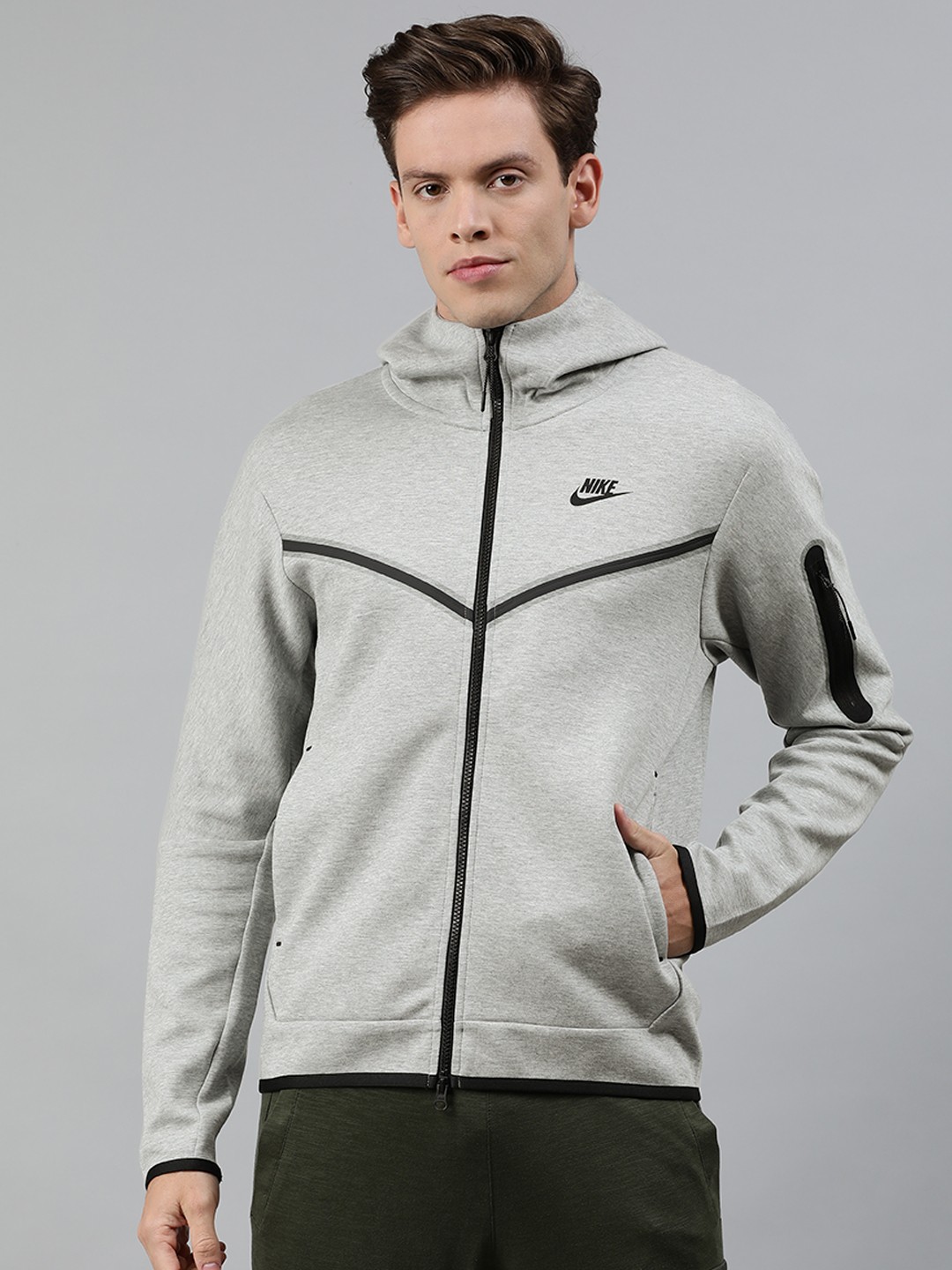 Nike Men Grey Melange Solid AS M NSW TCH FLC HOODIE FZ WR Sweatshirt with Striped Detail
Nike Men Grey Melange Solid AS M NSW TCH FLC HOODIE FZ WR Sweatshirt with Striped Detail