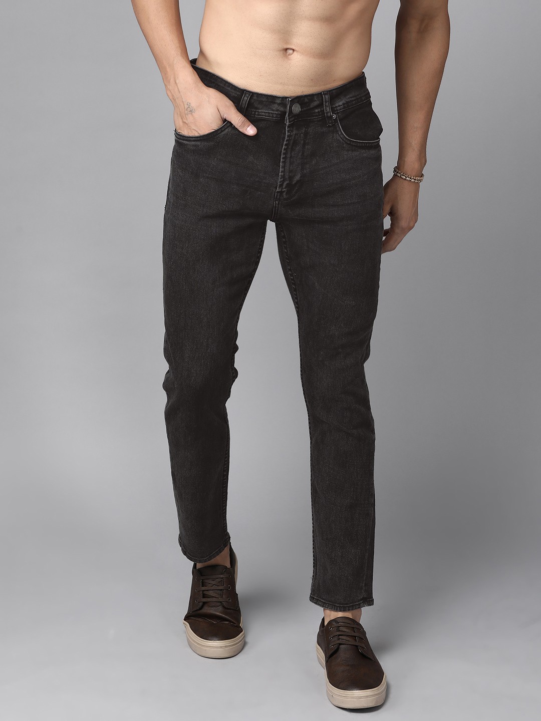The Roadster Lifestyle Co Men Black Skinny Fit Mid-Rise Clean Look Stretchable Cropped Jeans
The Roadster Lifestyle Co Men Black Skinny Fit Mid-Rise Clean Look Stretchable Cropped Jeans