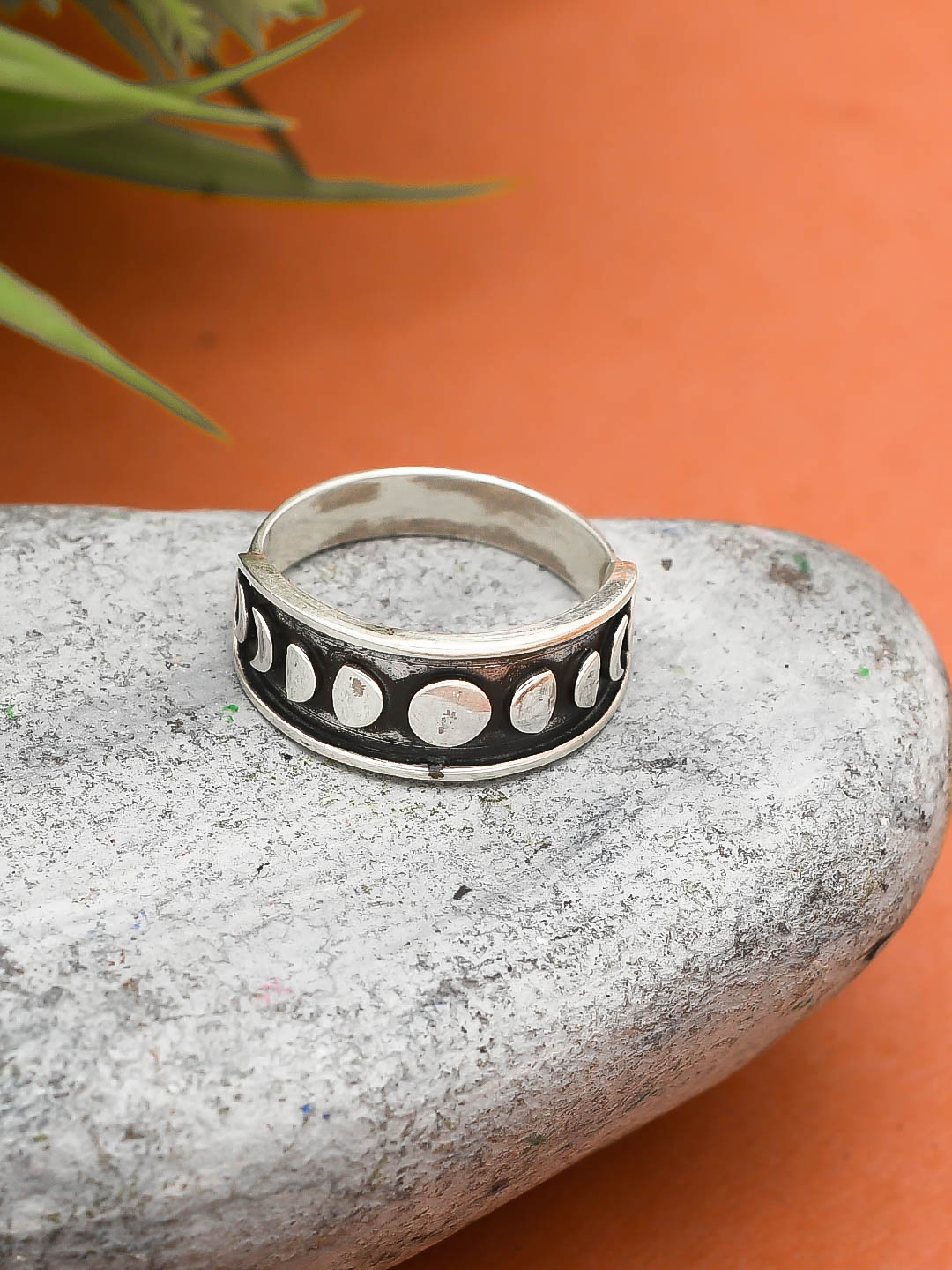 Silvermerc Designs Silver-Plated Sterling Silver Handcrafted Finger Ring
Silvermerc Designs Silver-Plated Sterling Silver Handcrafted Finger Ring