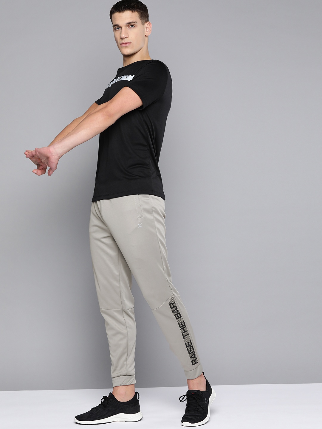 HRX By Hrithik Roshan Men Wet Weather Typographic Regular Fit Rapid-Dry Antimicrobial Training Joggers, Grey
HRX By Hrithik Roshan Men Wet Weather Typographic Regular Fit Rapid-Dry Antimicrobial Training Joggers, Grey