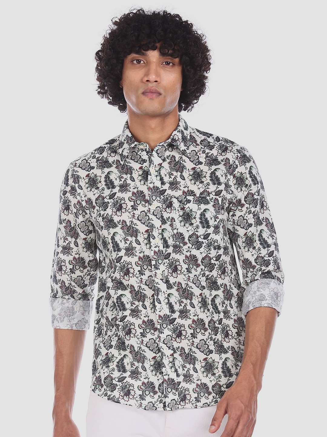 U.S. Polo Assn. Men White & Green Tailored Fit Floral Printed Casual Linen-Cotton Shirt
U.S. Polo Assn. Men White & Green Tailored Fit Floral Printed Casual Linen-Cotton Shirt