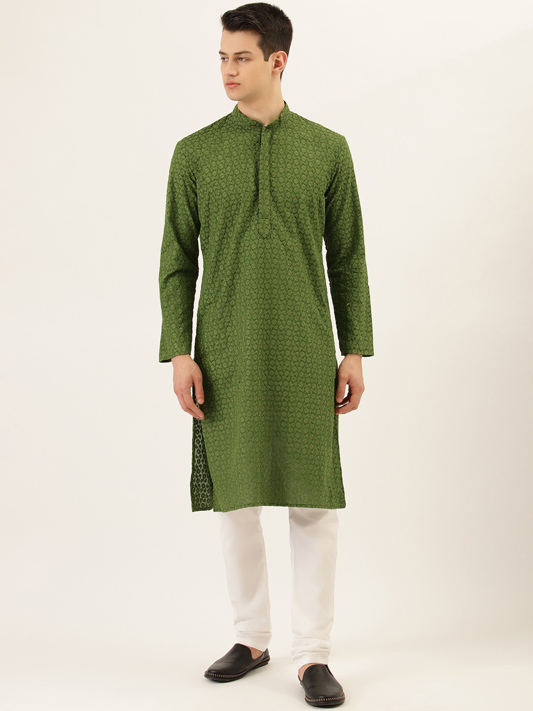 RAJUBHAI HARGOVINDAS Men Green & Off-White Chikankari Embroidered Pure Cotton Kurta Set
RAJUBHAI HARGOVINDAS Men Green & Off-White Chikankari Embroidered Pure Cotton Kurta Set