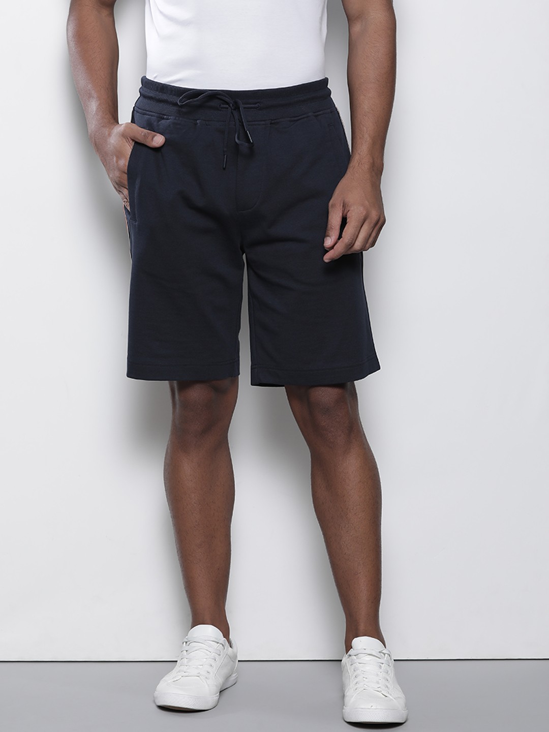 Tommy Hilfiger Men Navy Blue Solid Regular Fit Regular Shorts